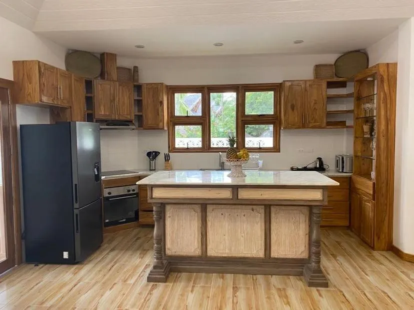 Kitchen or kitchenette in Vida Homes Condo Resort