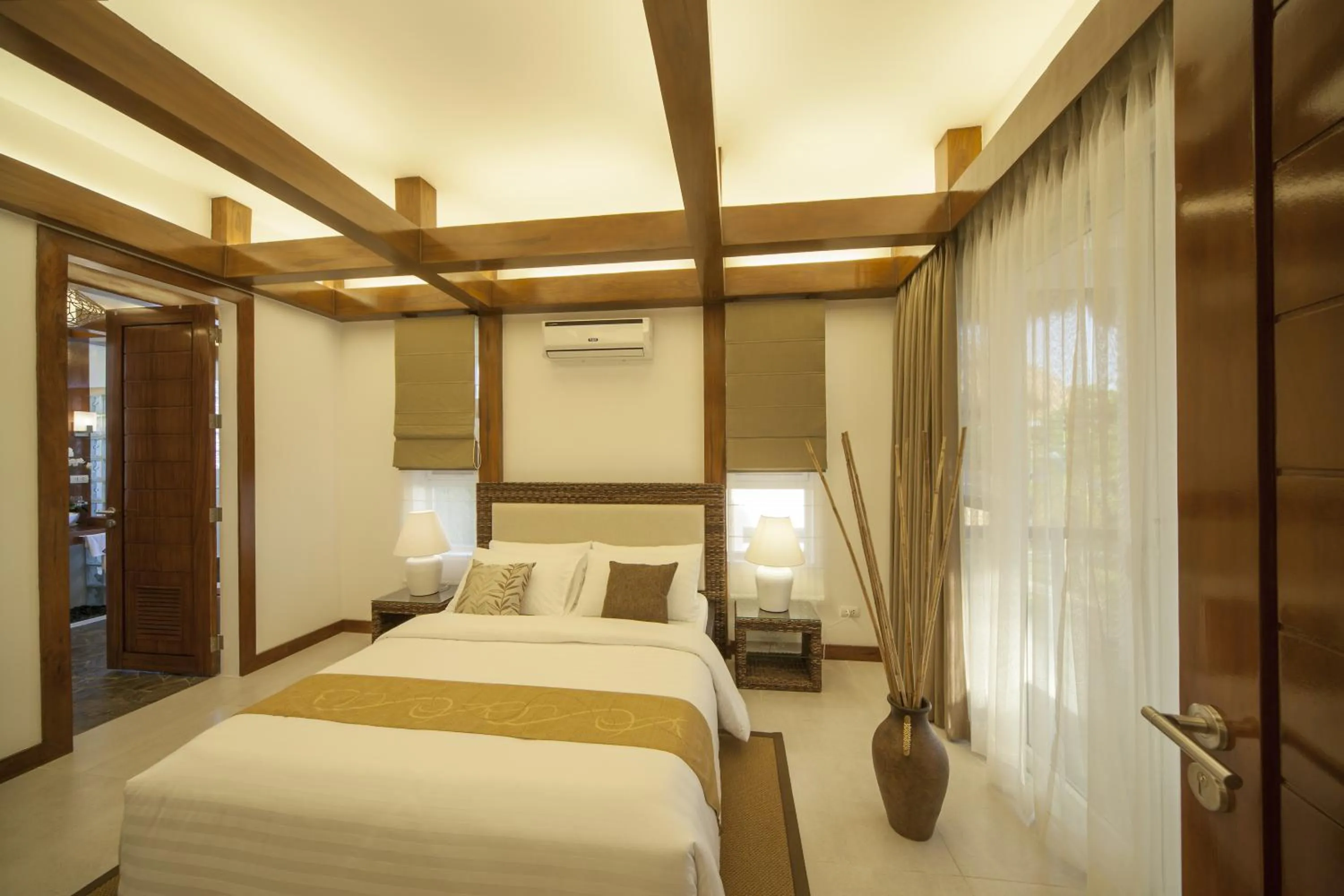 Bedroom, Bed in Vida Homes Condo Resort