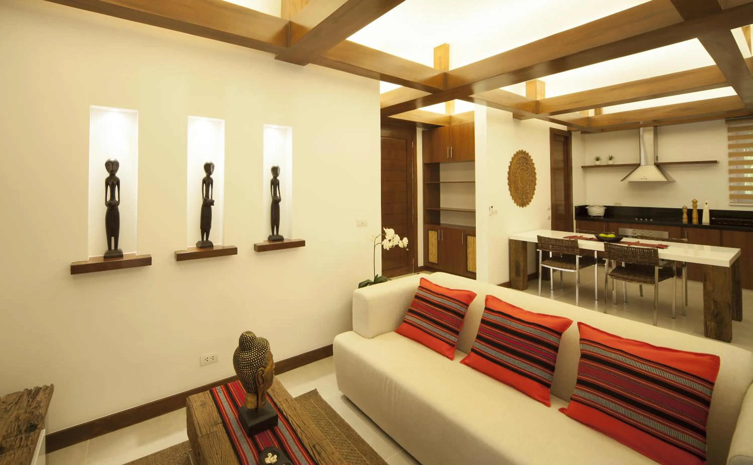 Kitchen or kitchenette in Vida Homes Condo Resort