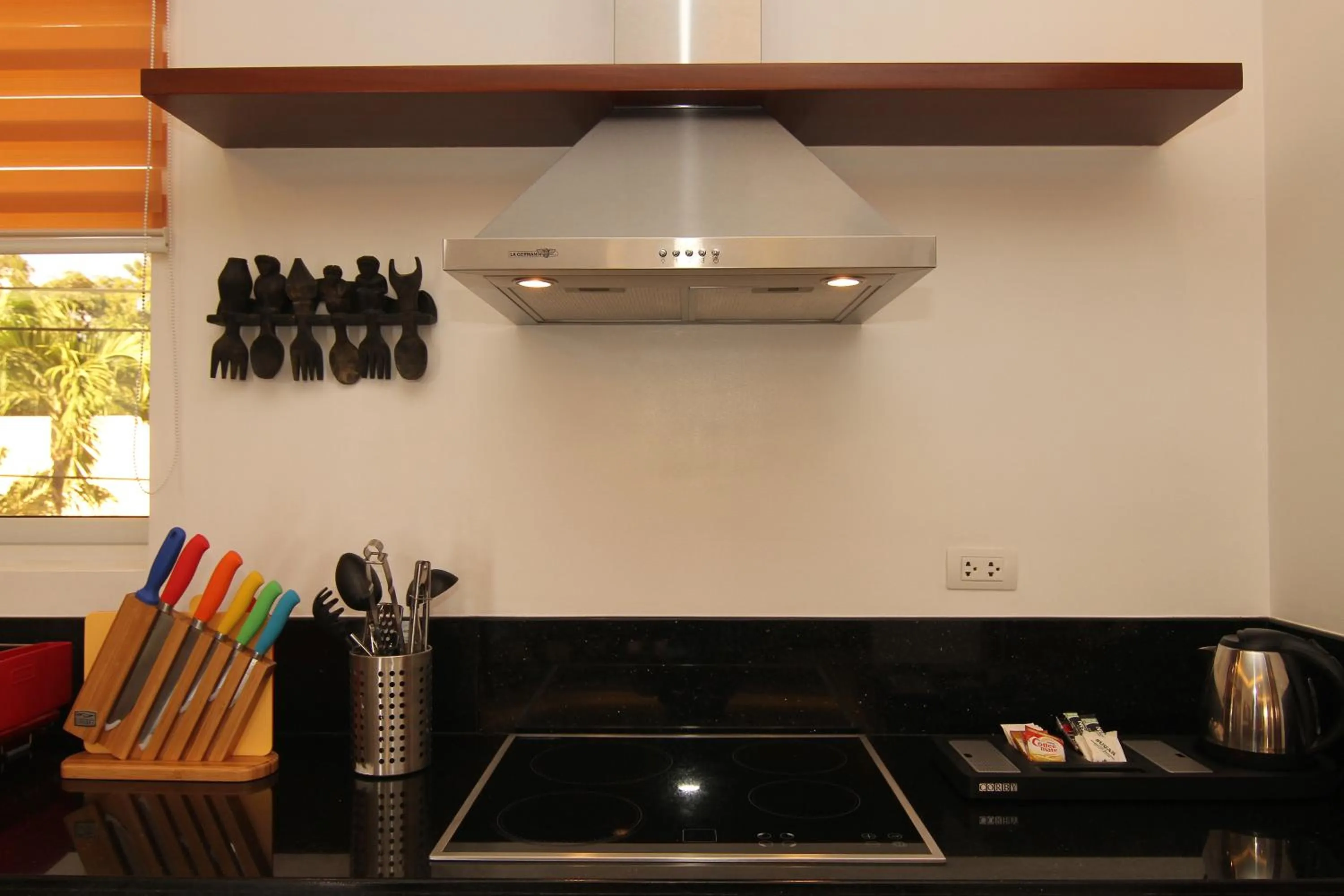 Coffee/tea facilities in Vida Homes Condo Resort