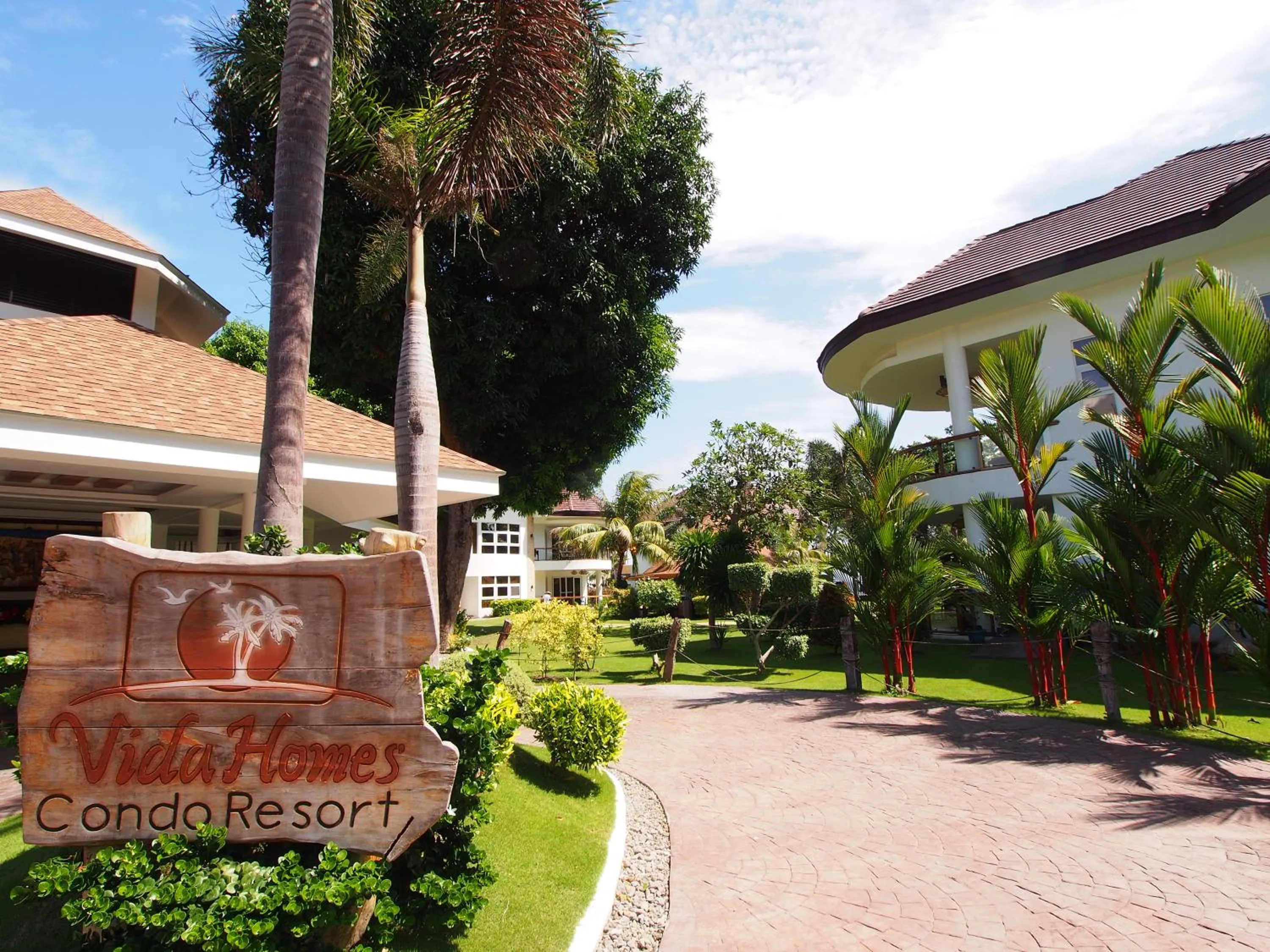 Facade/entrance in Vida Homes Condo Resort