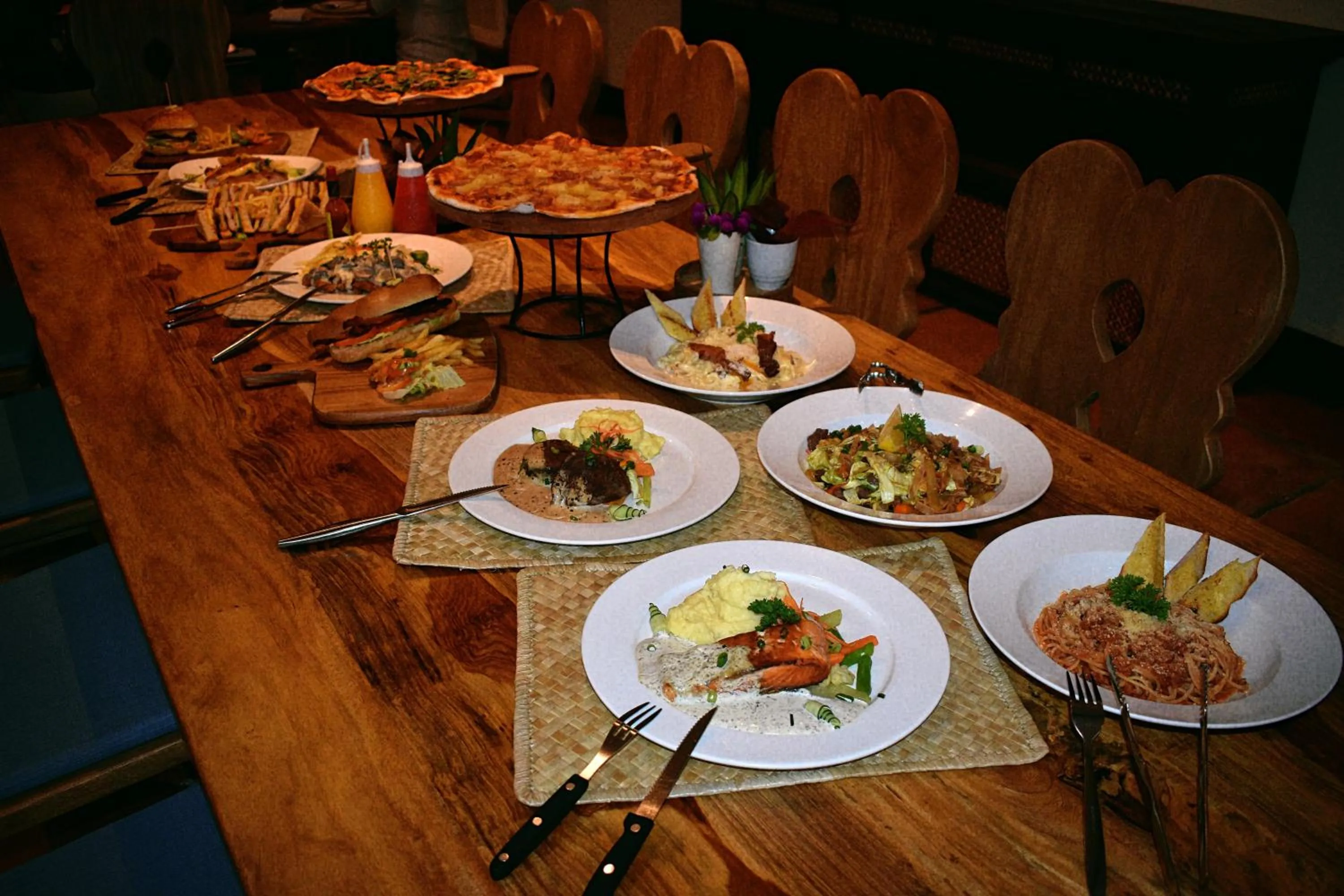 Restaurant/places to eat in Vida Homes Condo Resort