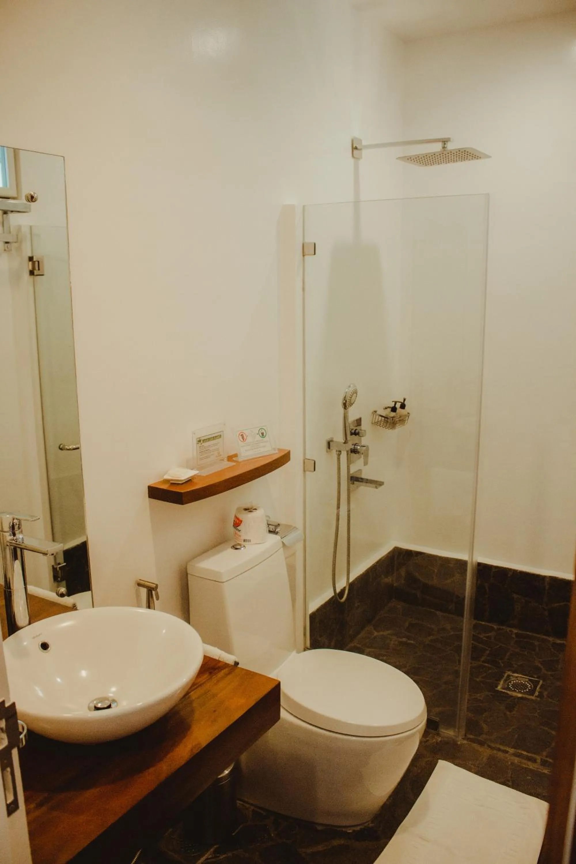 Toilet in Vida Homes Condo Resort