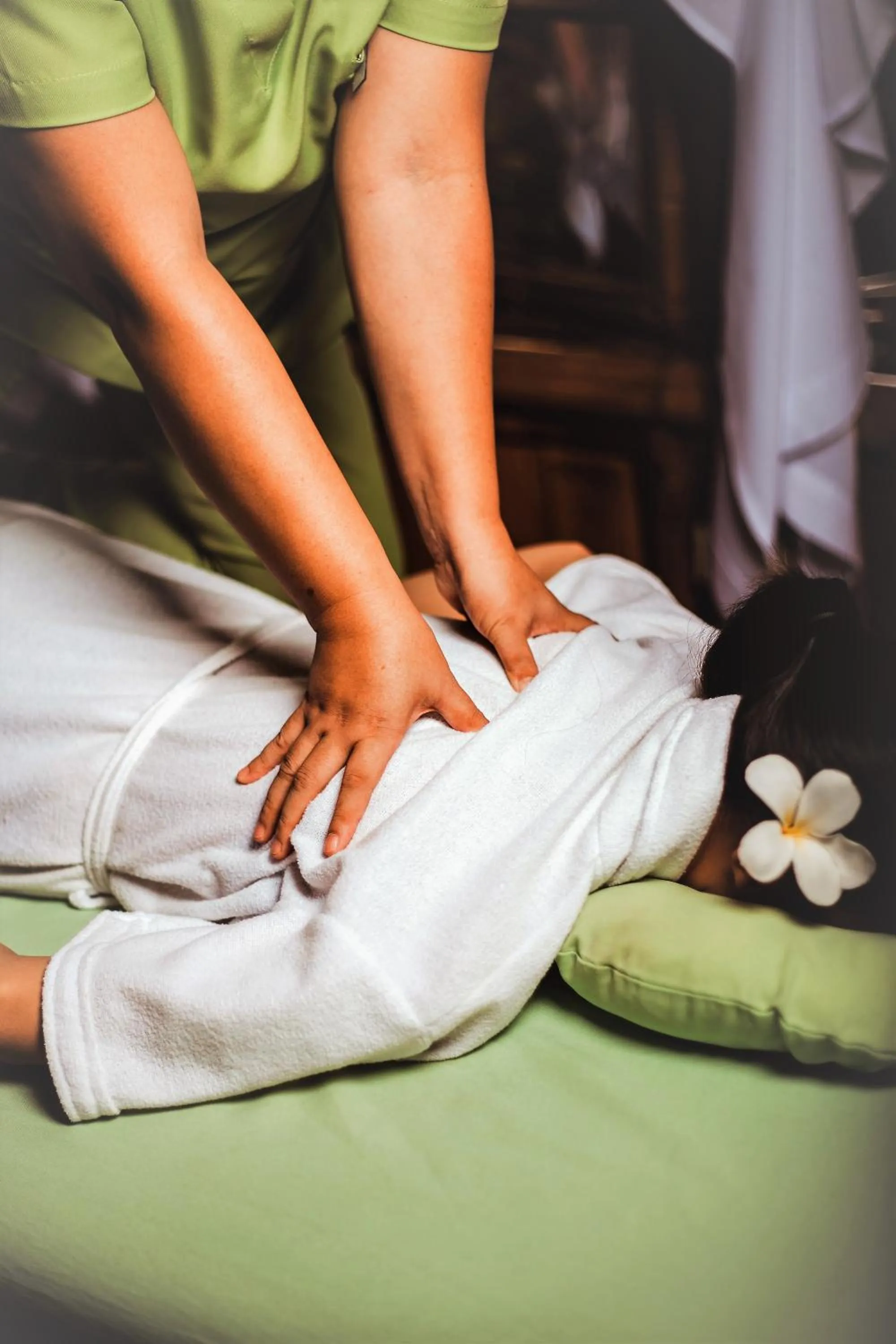 Massage in Vida Homes Condo Resort