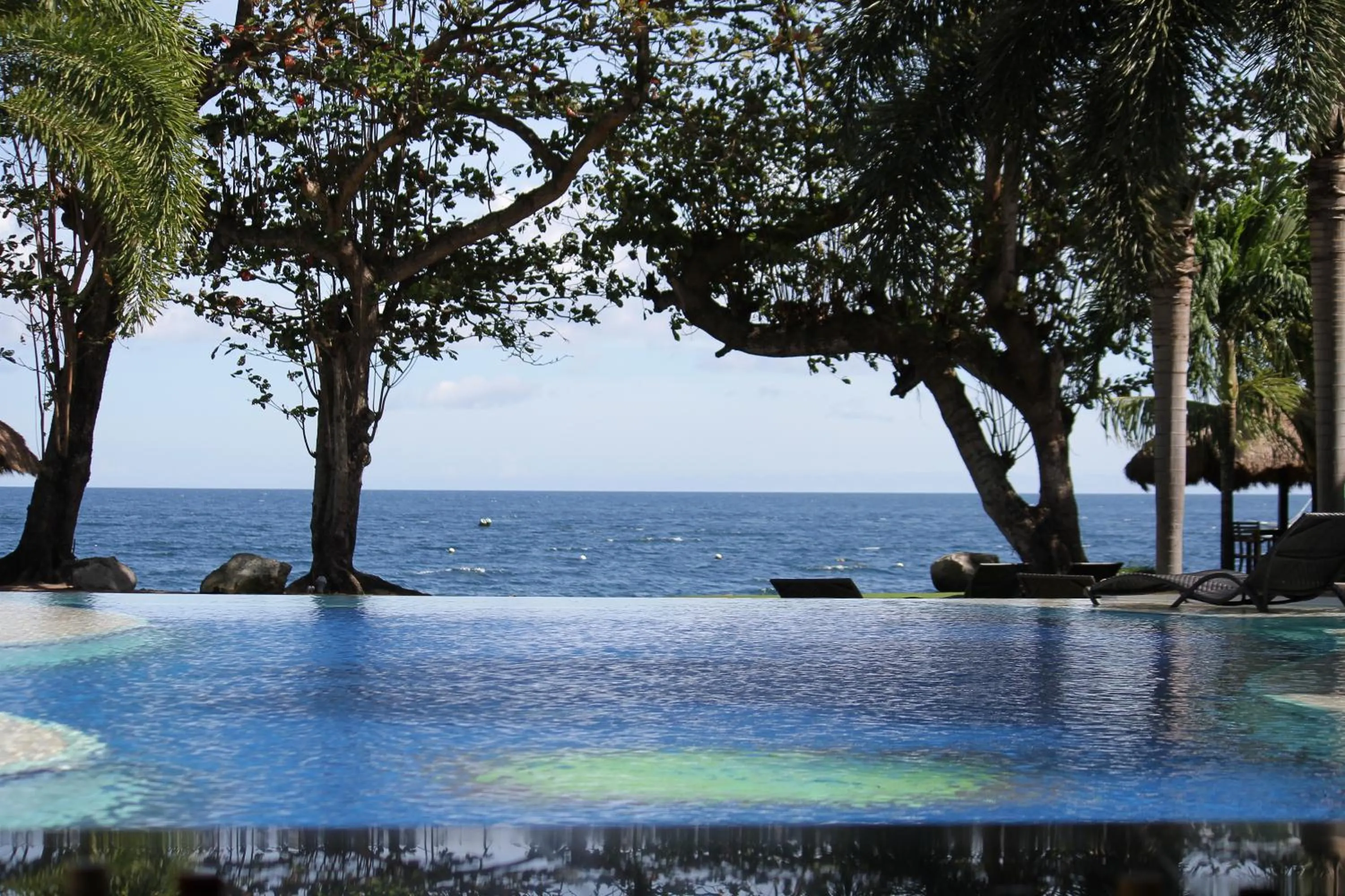 Swimming pool in Vida Homes Condo Resort