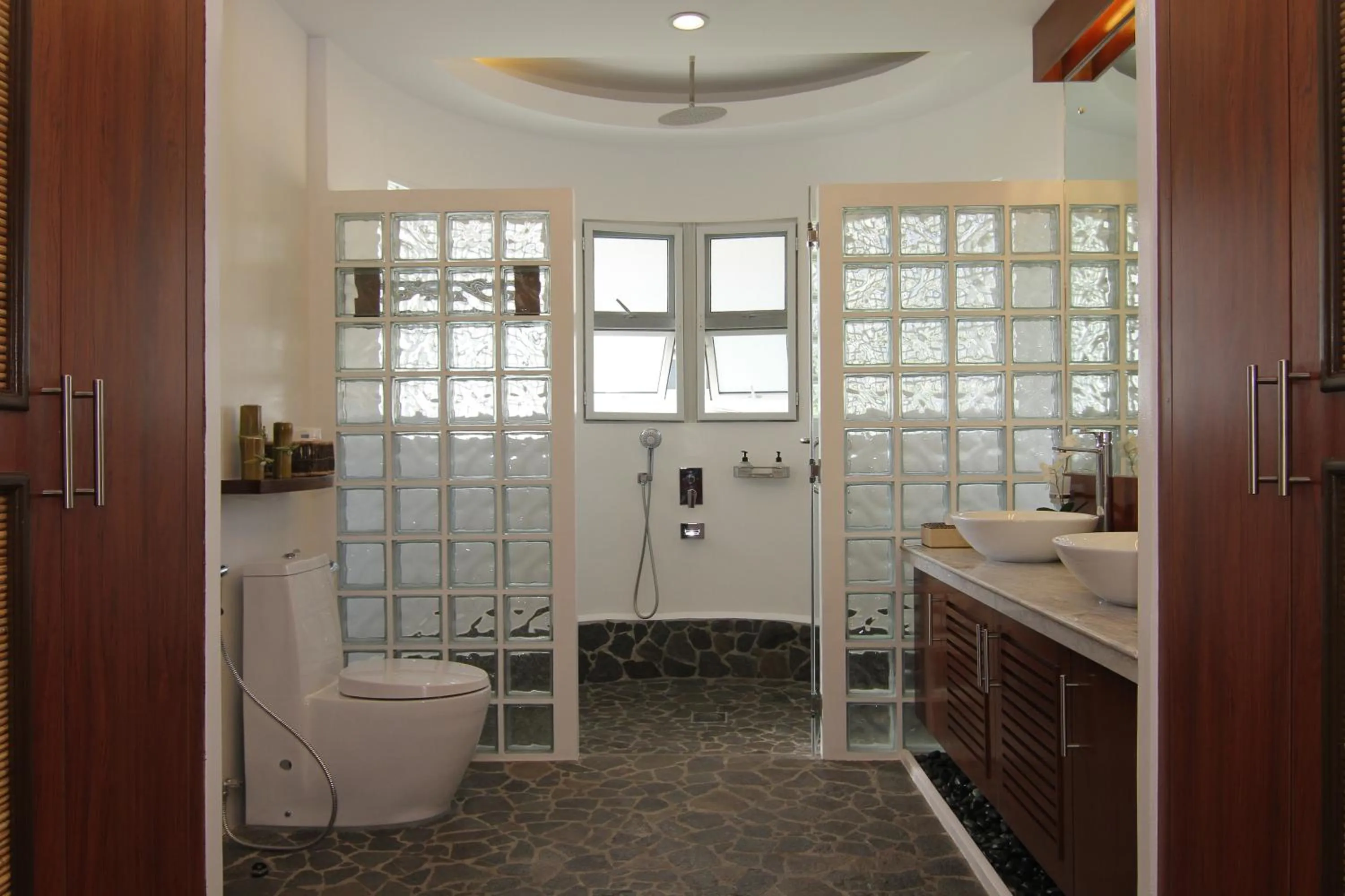 Shower in Vida Homes Condo Resort