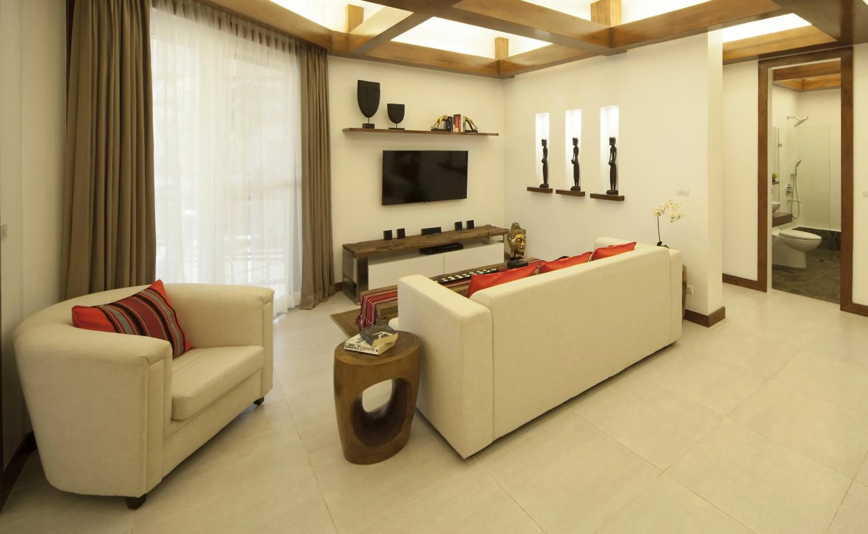 TV and multimedia in Vida Homes Condo Resort
