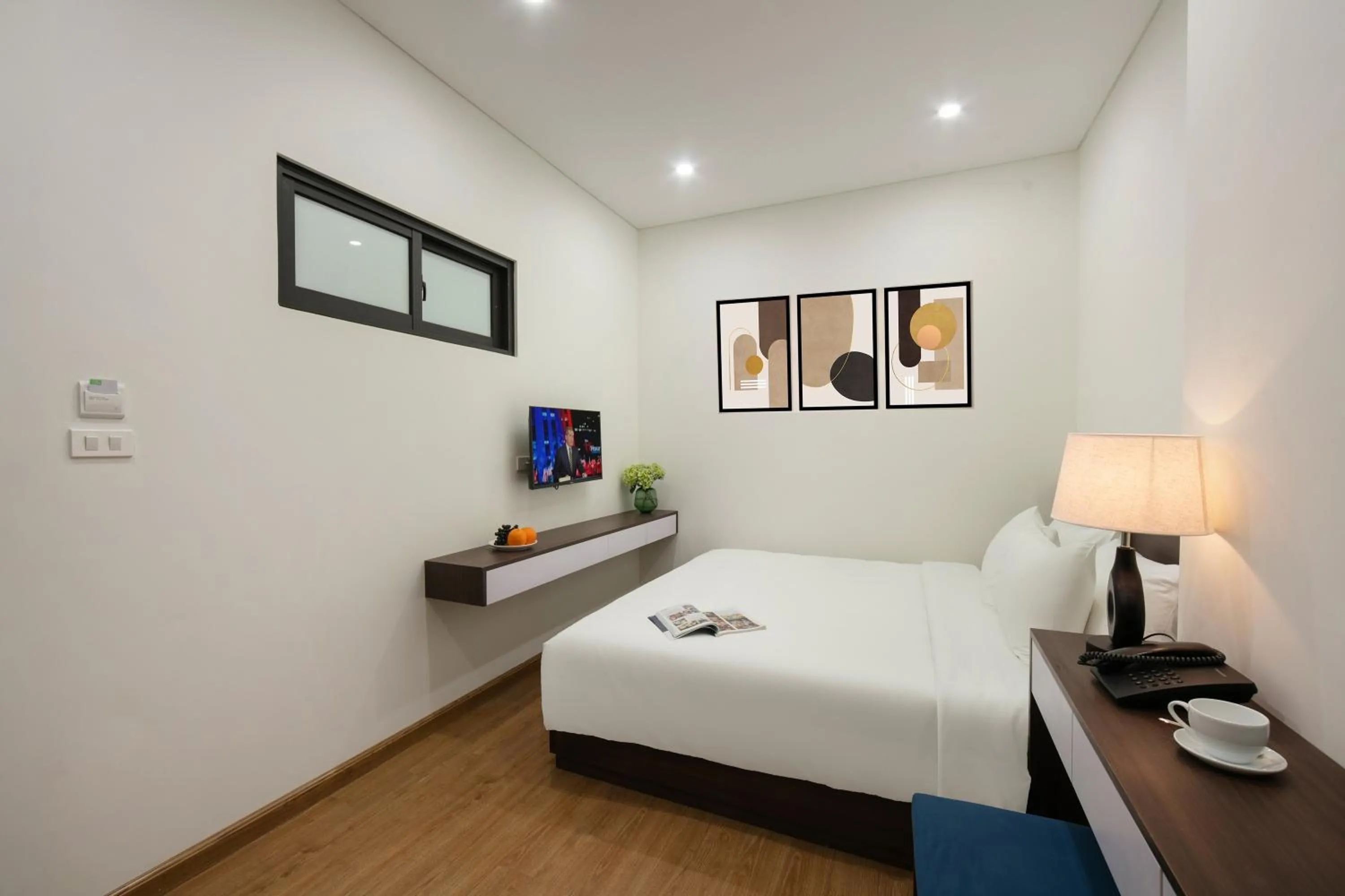 furniture, Bed in Queen Cafe Hotel