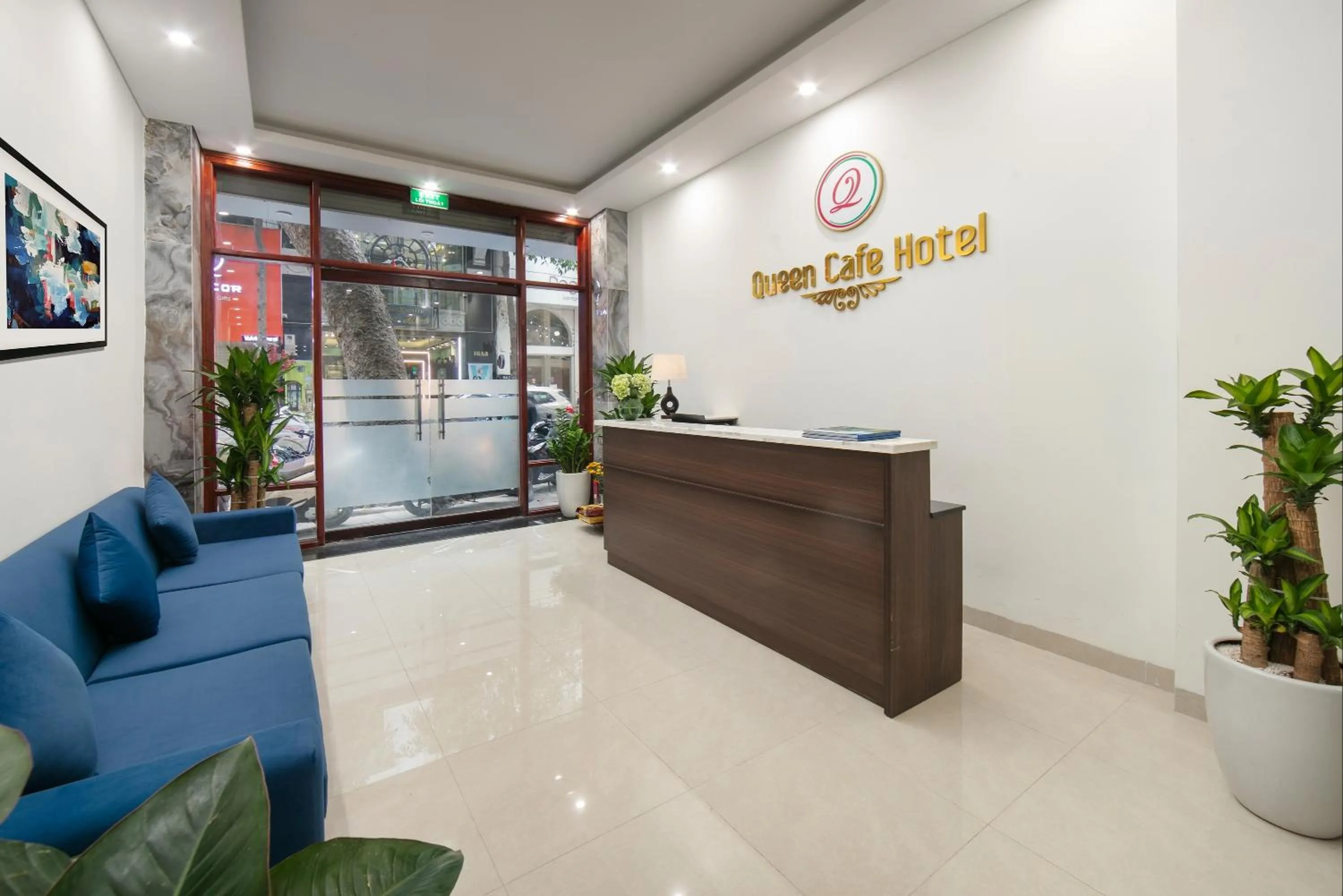 concierge in Queen Cafe Hotel