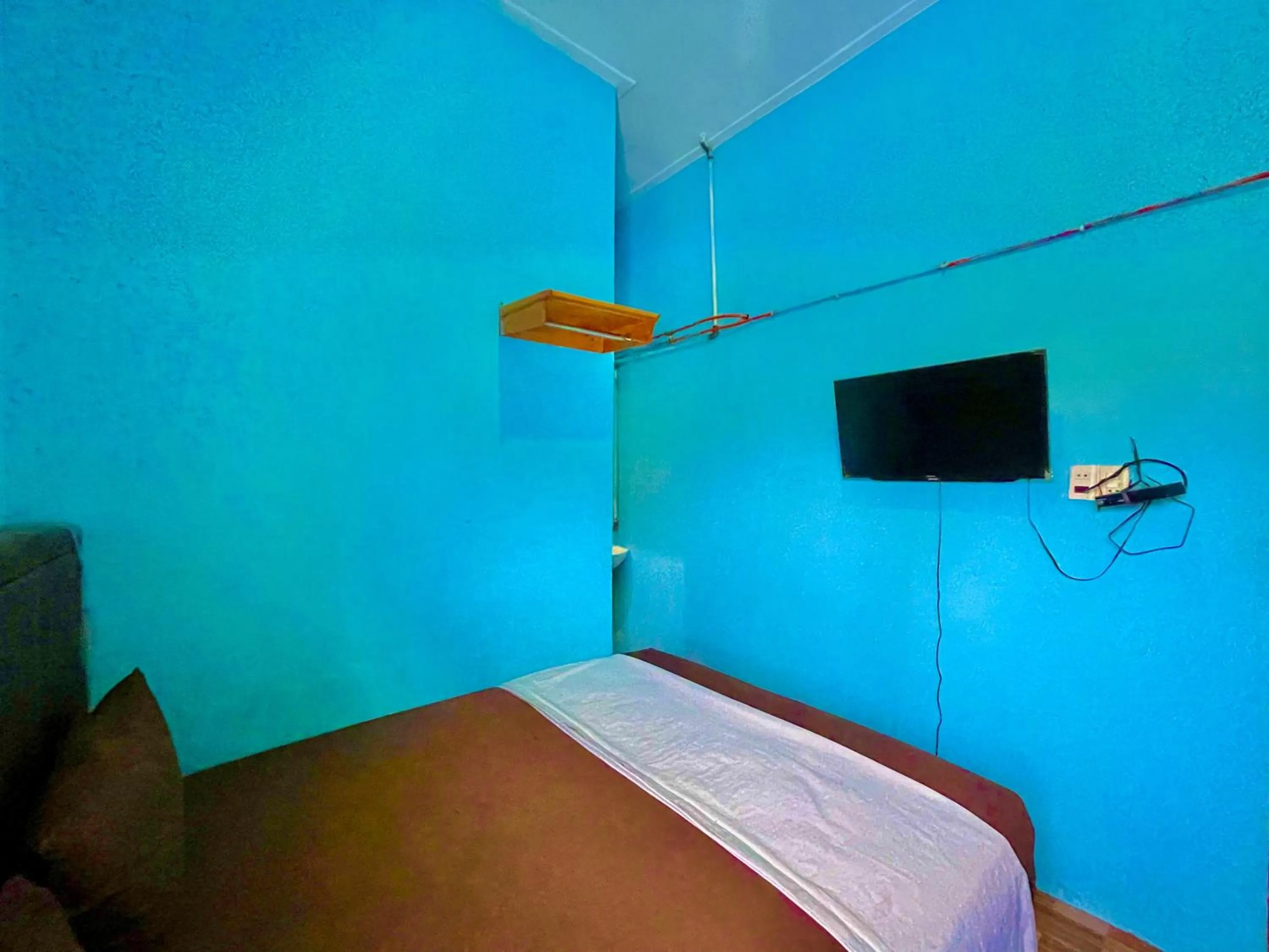 Bedroom, Bed in Faster Inn 2