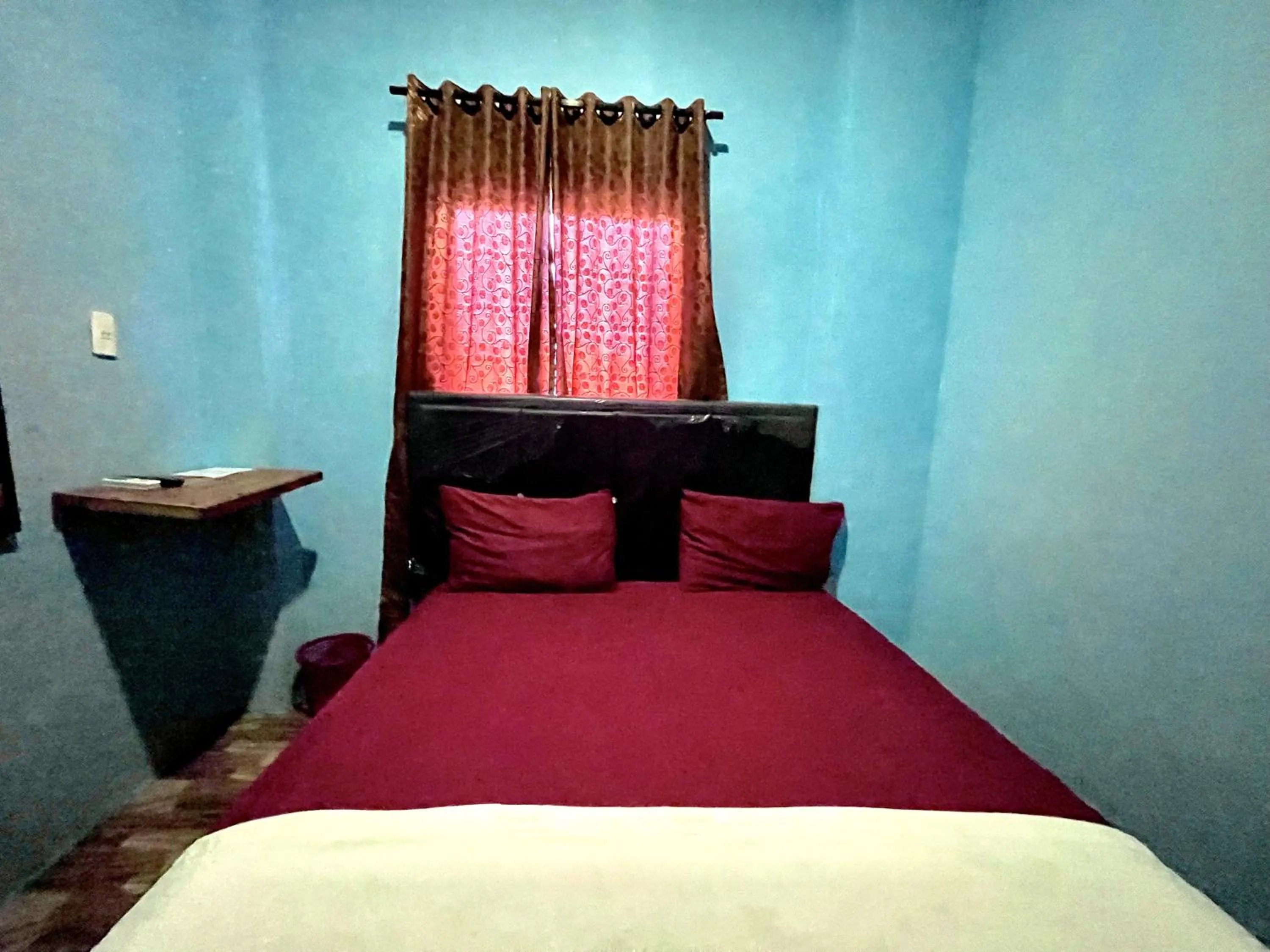 Photo of the whole room, Bed in Faster Inn 2