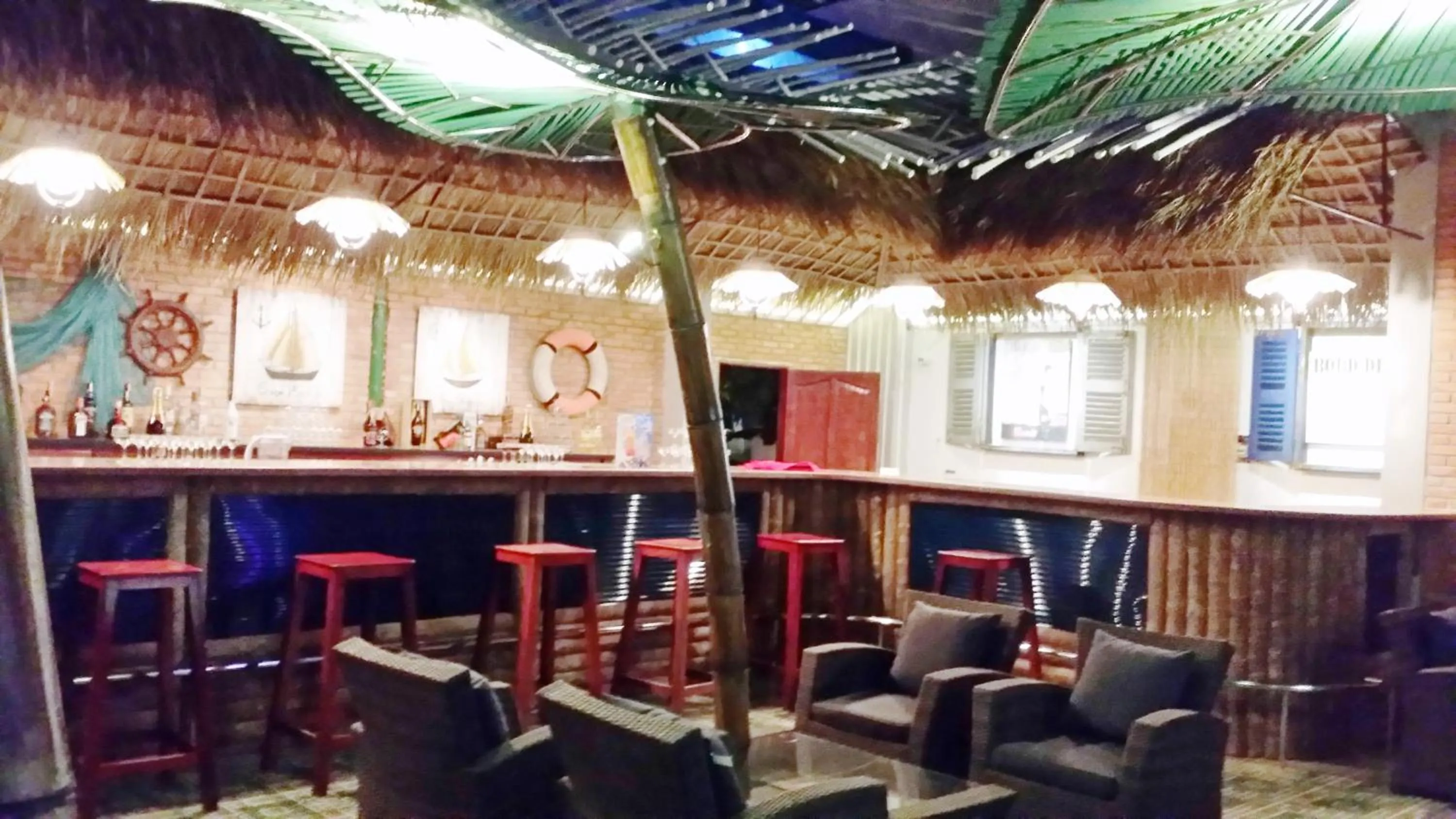 Restaurant/places to eat in Palmira Beach Resort & Spa