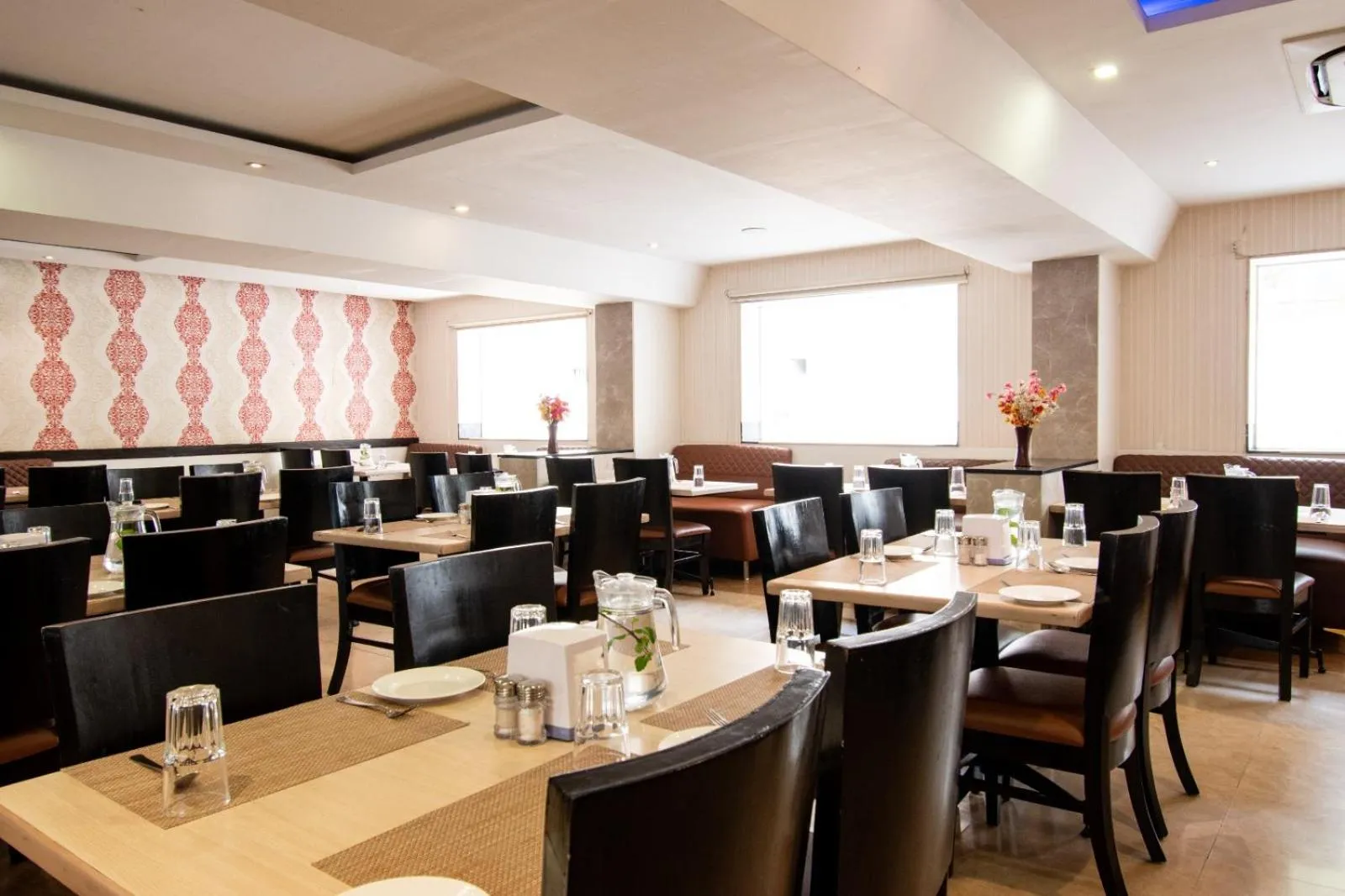 Restaurant/places to eat in Akshaya Aura