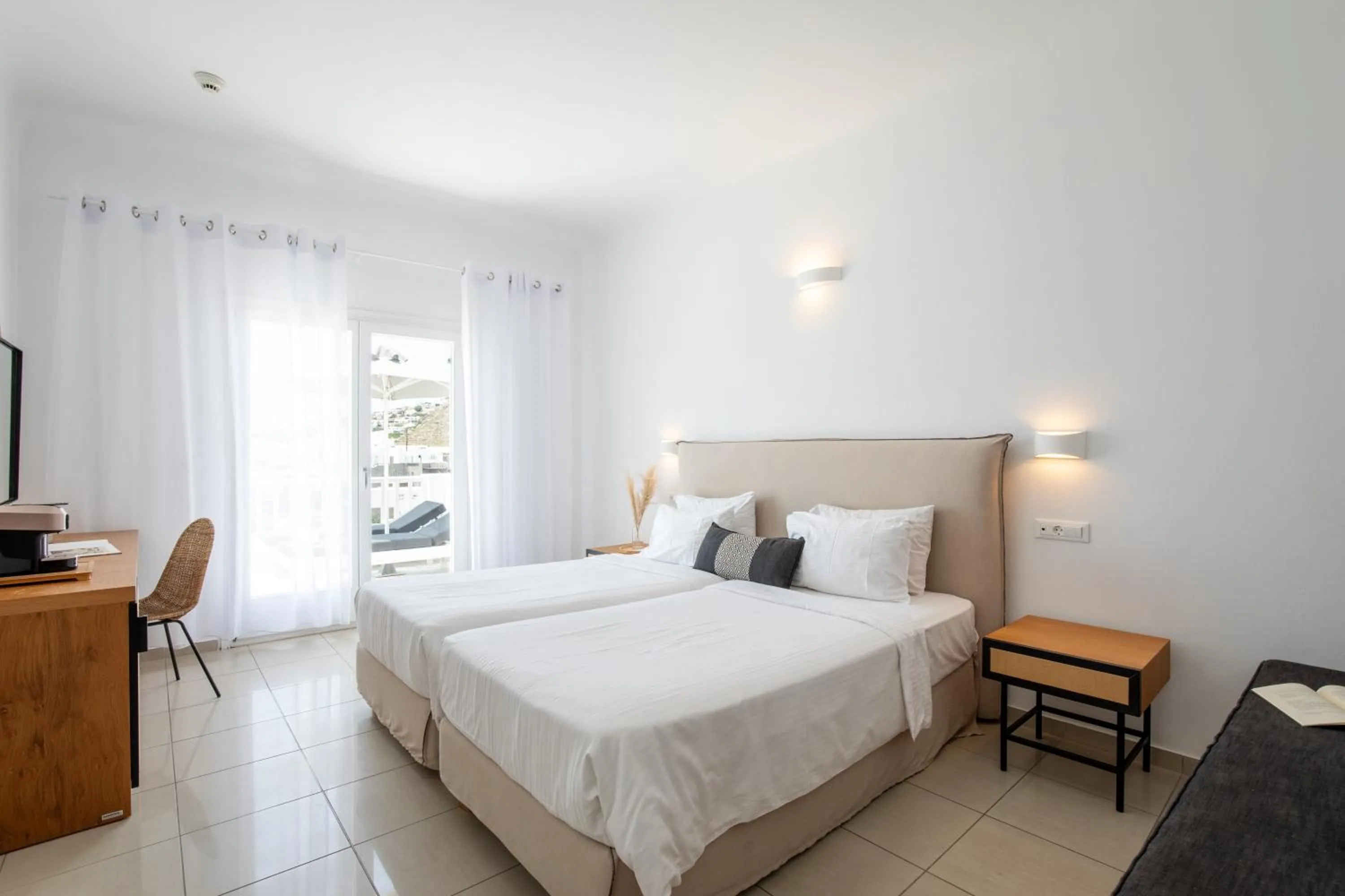 Photo of the whole room, Bed in The George Hotel Mykonos