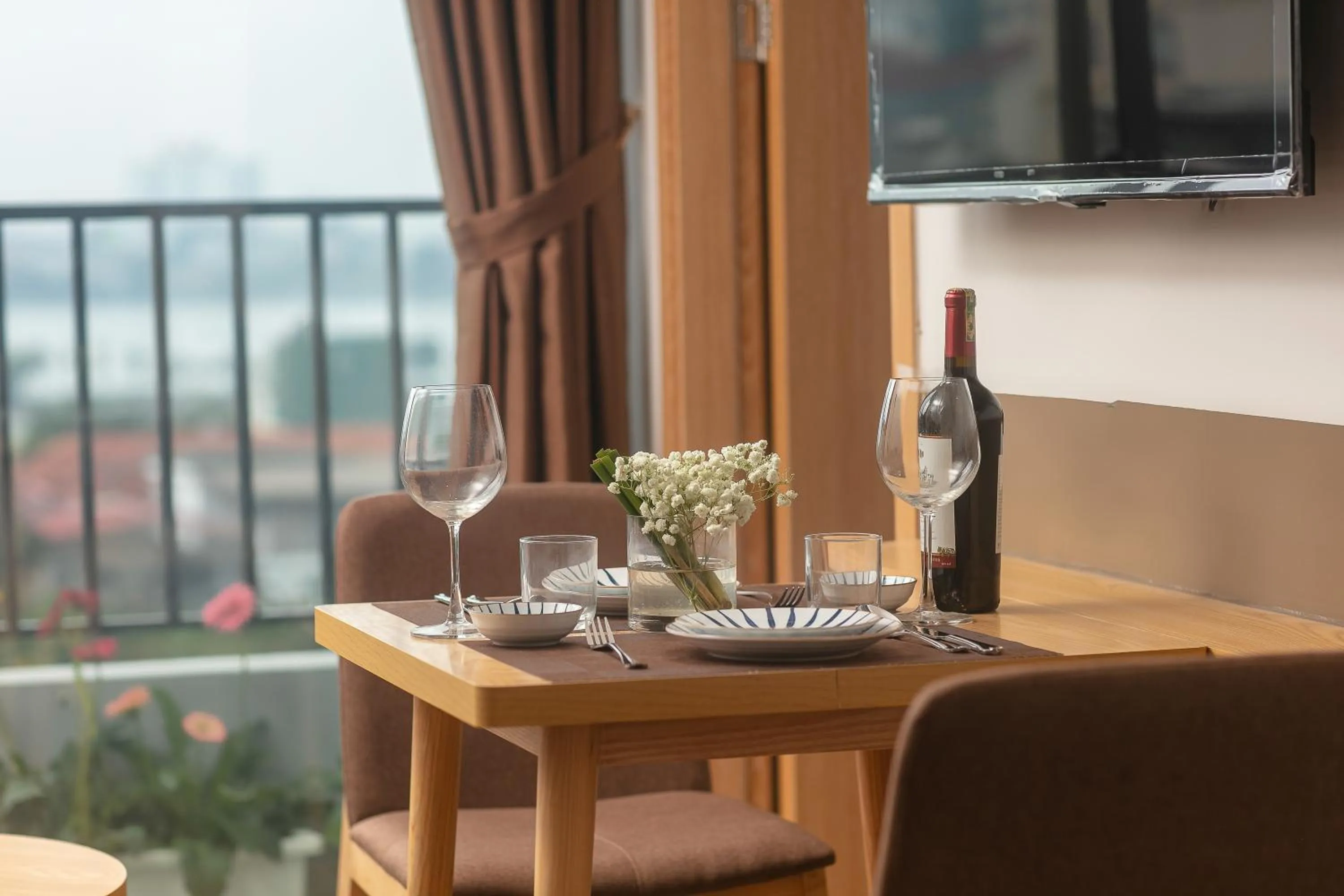 Dining area in Westlake Pearl Apartment - Hotel & Pearl Spa