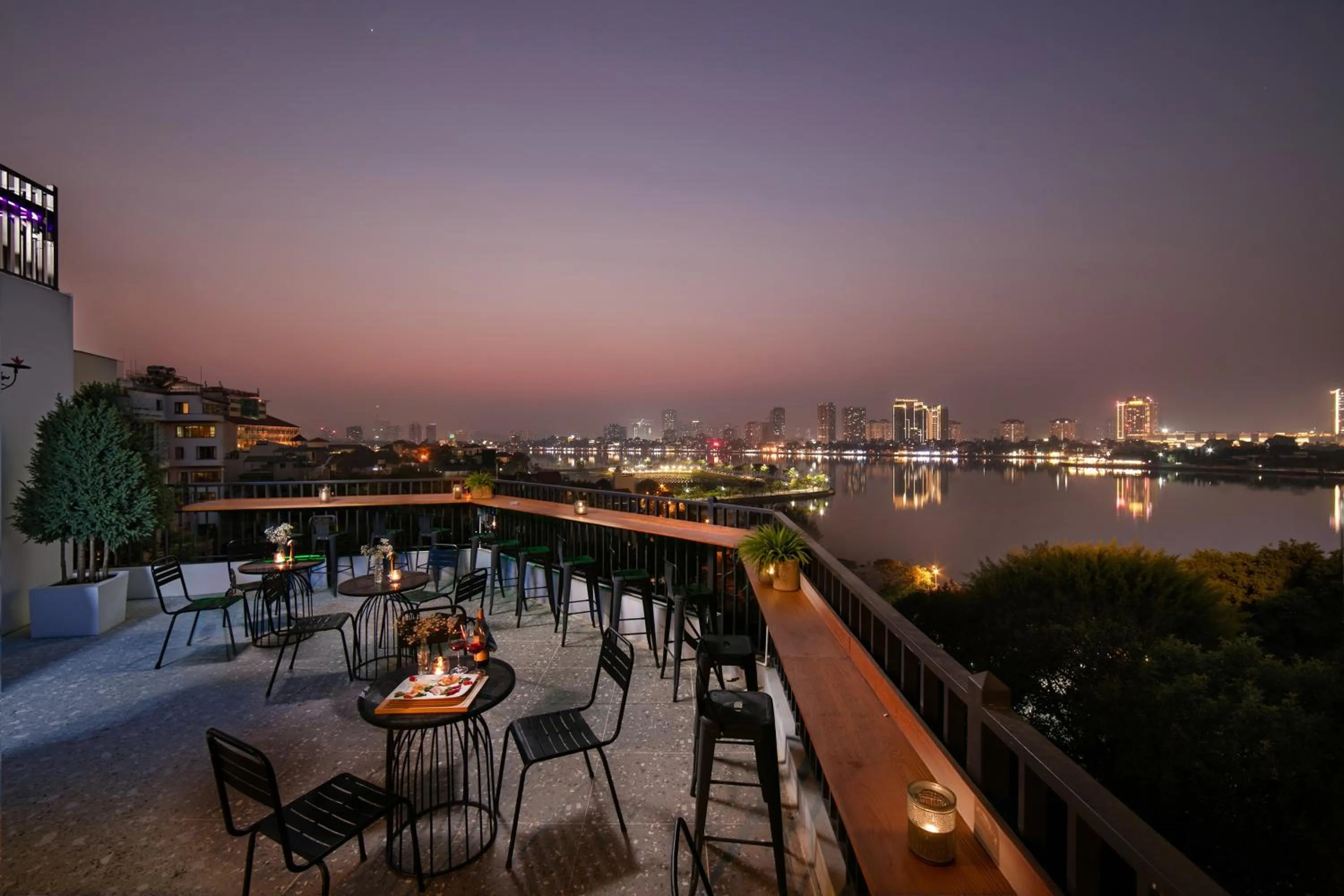 Restaurant/places to eat in Westlake Pearl Apartment - Hotel & Pearl Spa