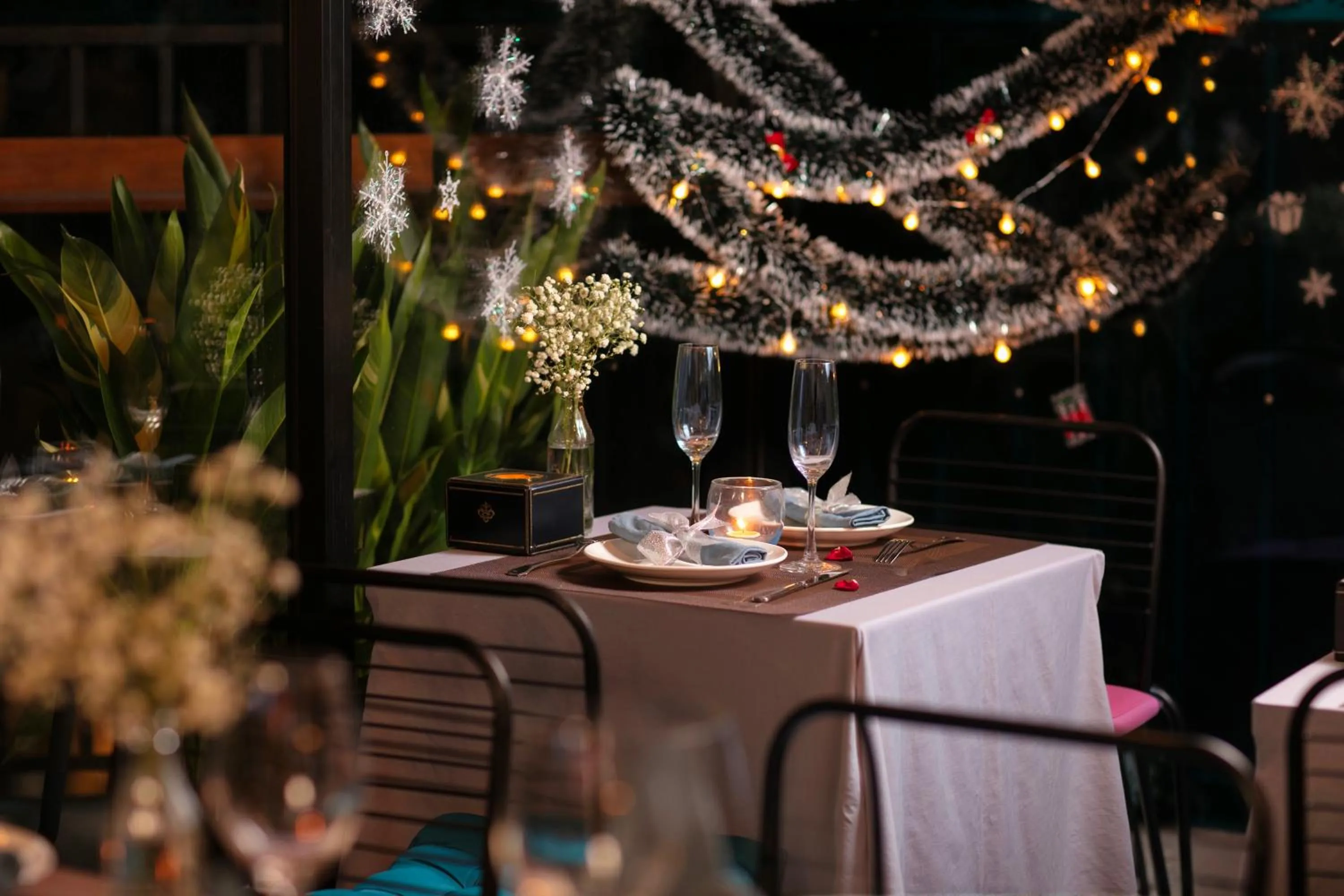 Restaurant/places to eat in Westlake Pearl Apartment - Hotel & Pearl Spa