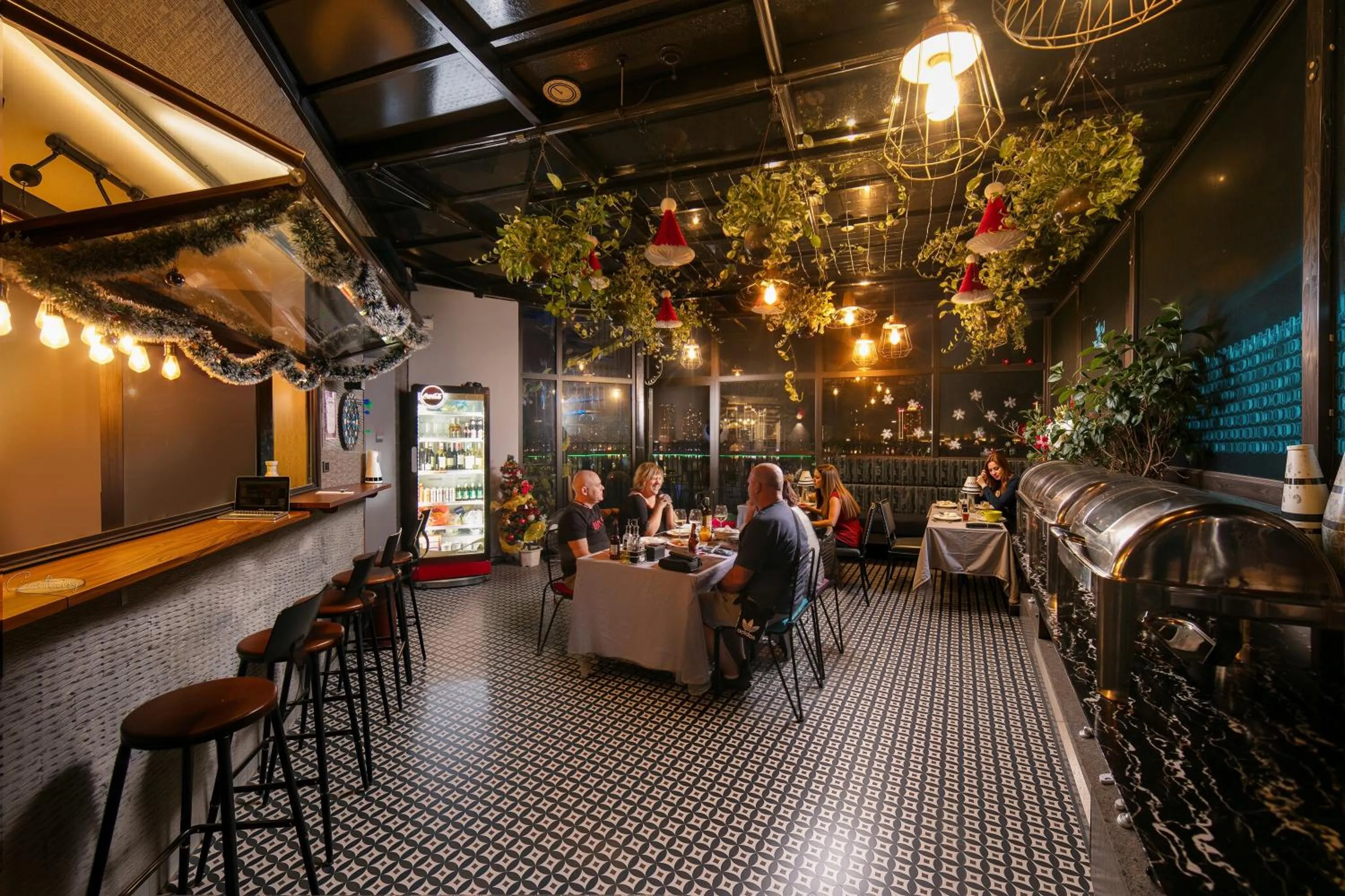 Restaurant/places to eat in Westlake Pearl Apartment - Hotel & Pearl Spa