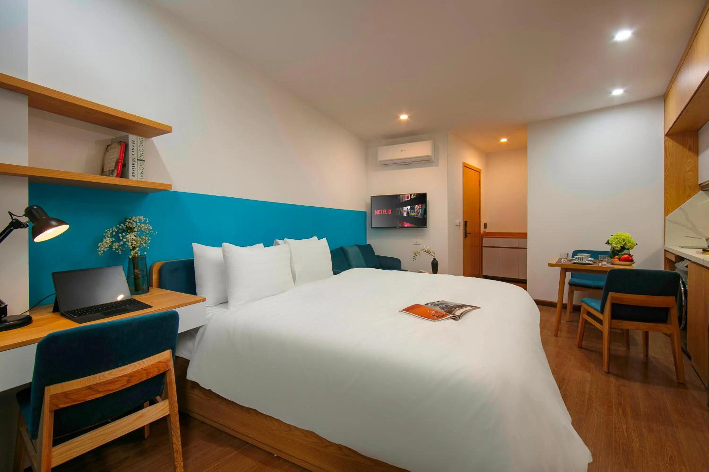 Photo of the whole room, Bed in Westlake Pearl Apartment - Hotel & Pearl Spa