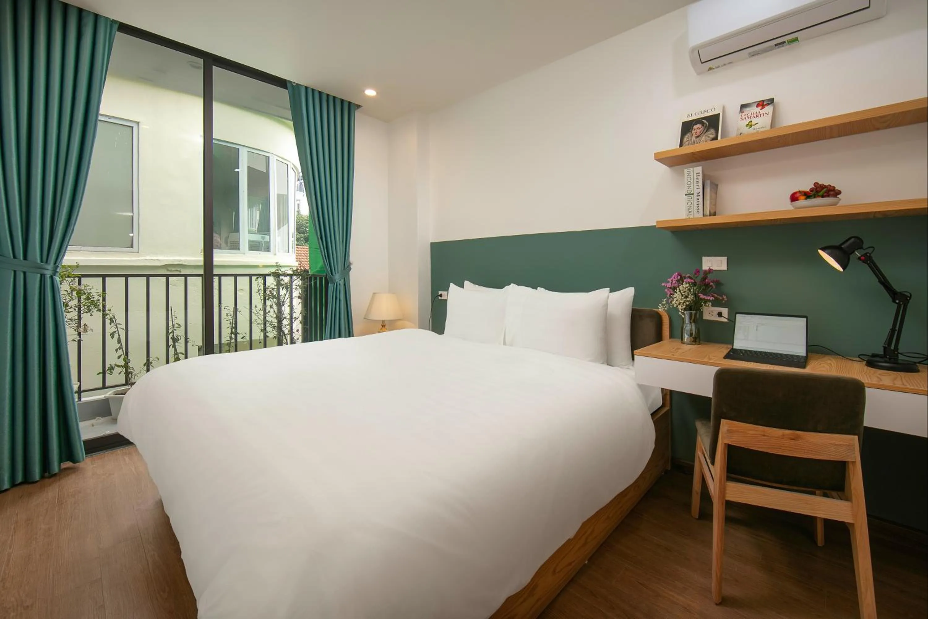 Bed in Westlake Pearl Apartment - Hotel & Pearl Spa