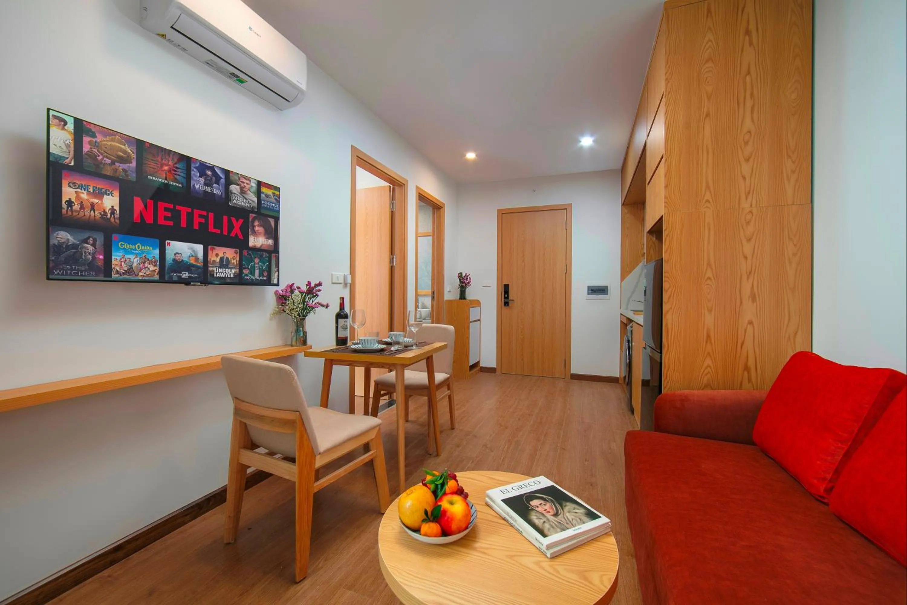 Living room in Westlake Pearl Apartment - Hotel & Pearl Spa