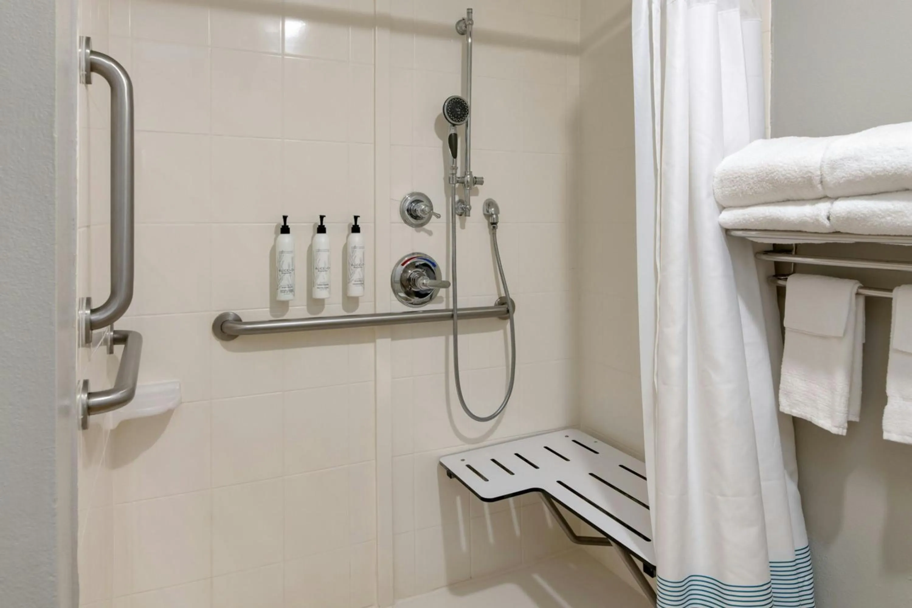 Bathroom in TownePlace Suites by Marriott Dallas McKinney