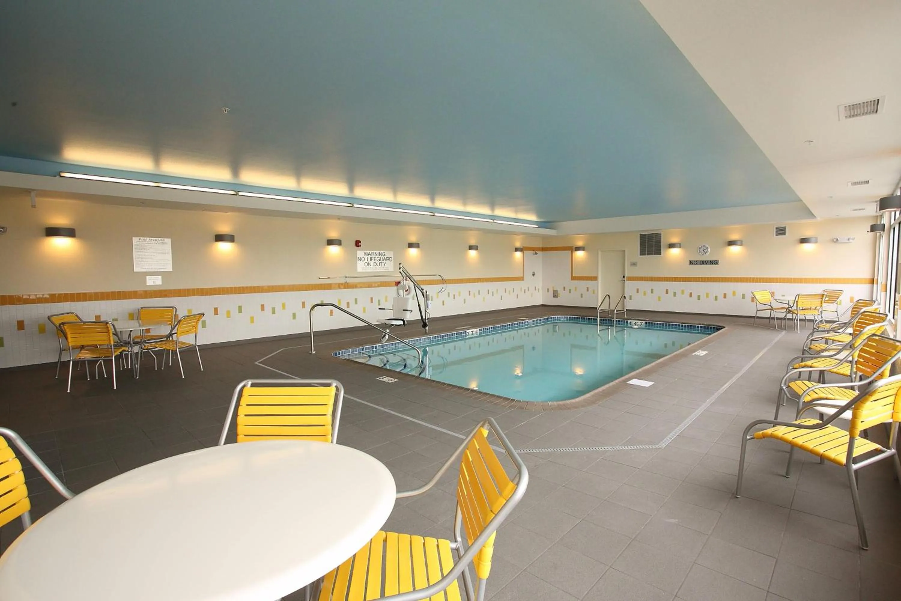 Swimming pool in Fairfield Inn & Suites by Marriott East Grand Forks