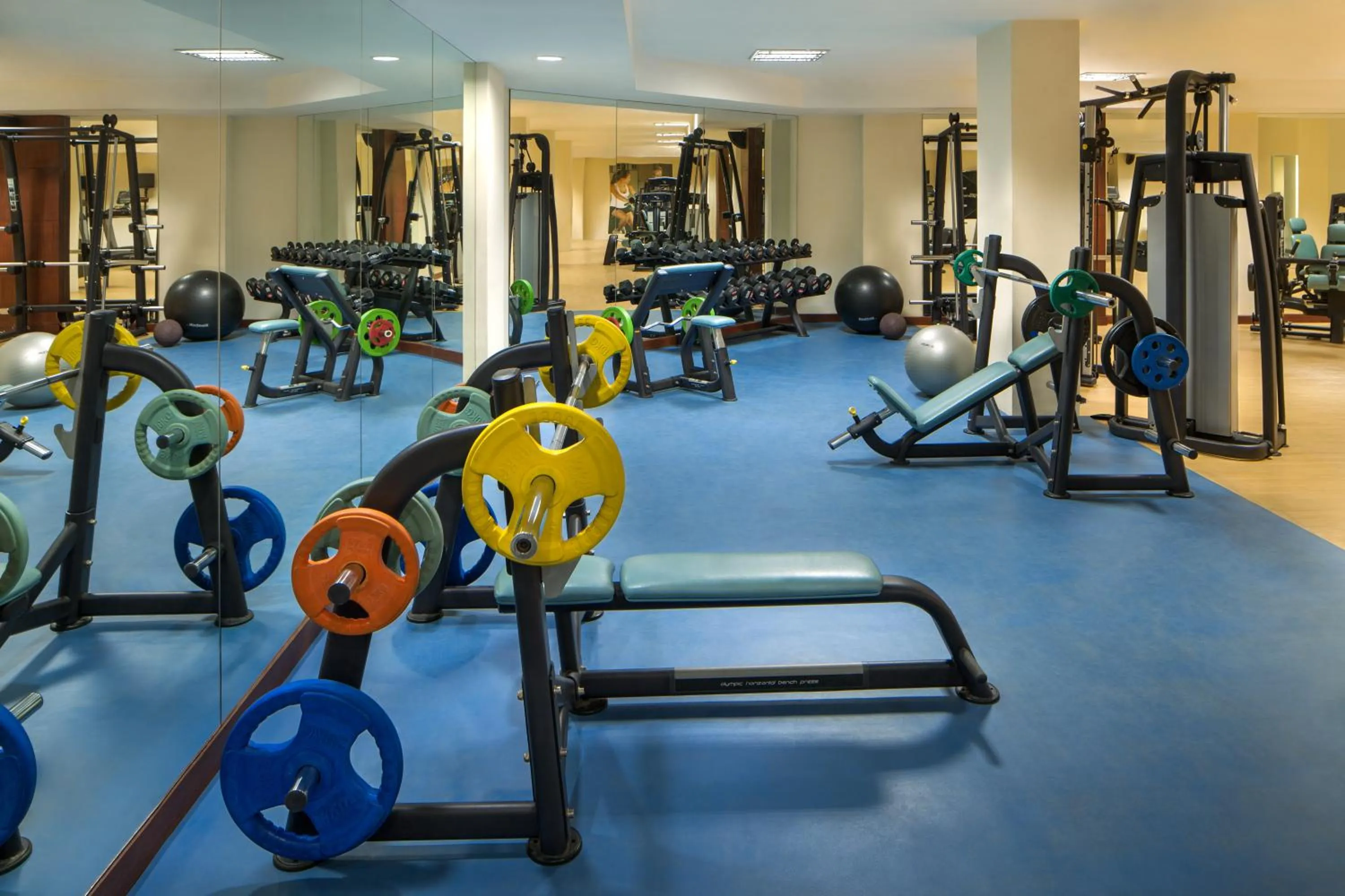 Fitness centre/facilities in DLF Club 5