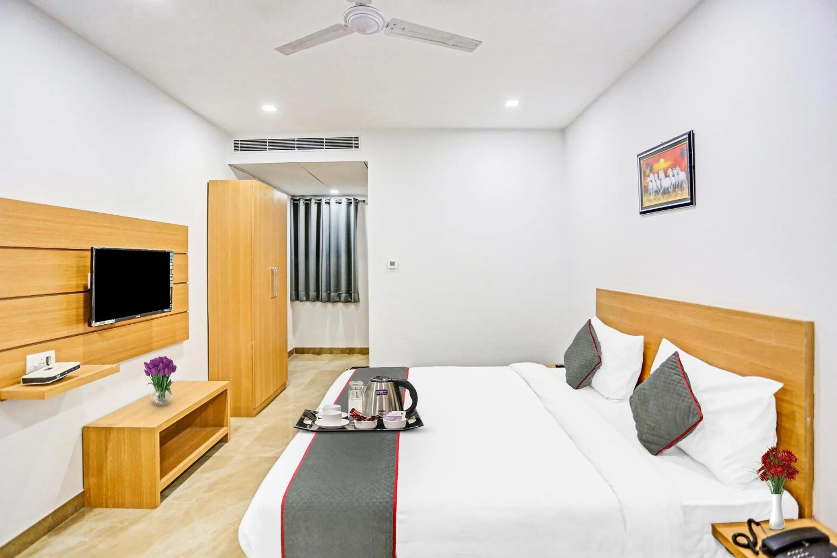 Bedroom, Bed in Townhouse Super Two Premium