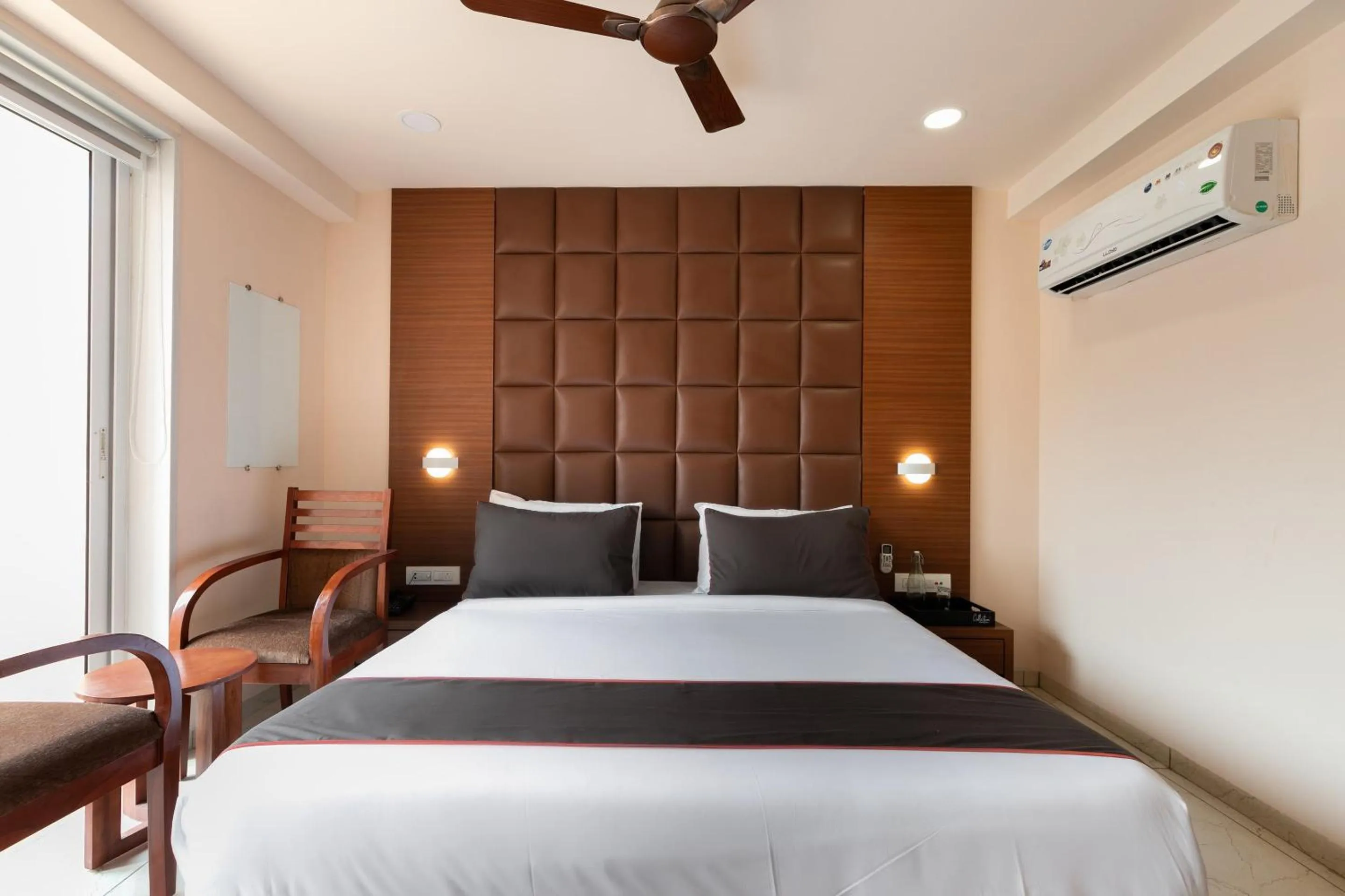 Bedroom, Bed in Super Collection O Simran Raghuveer Para