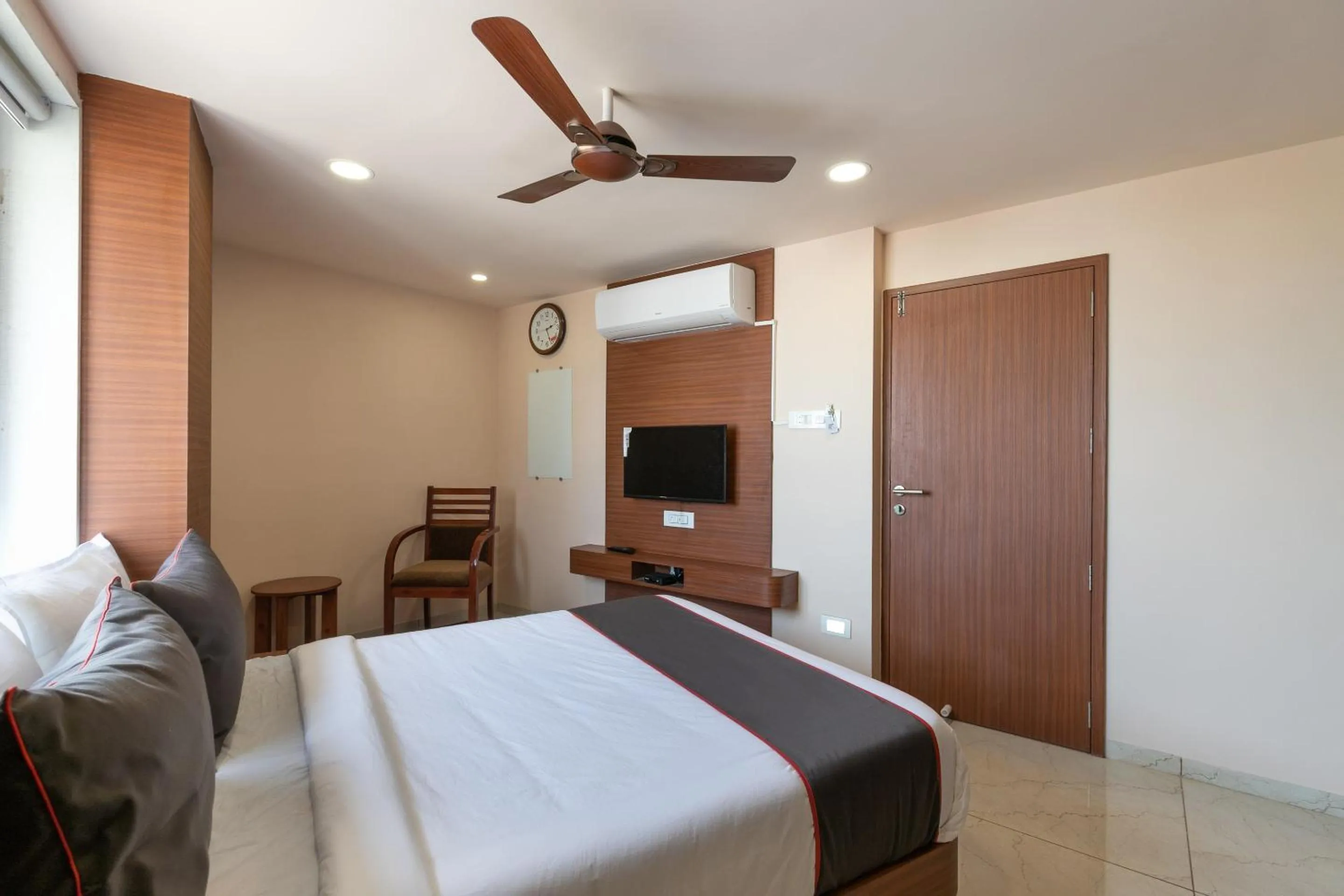 Bedroom, Bed in Super Collection O Simran Raghuveer Para