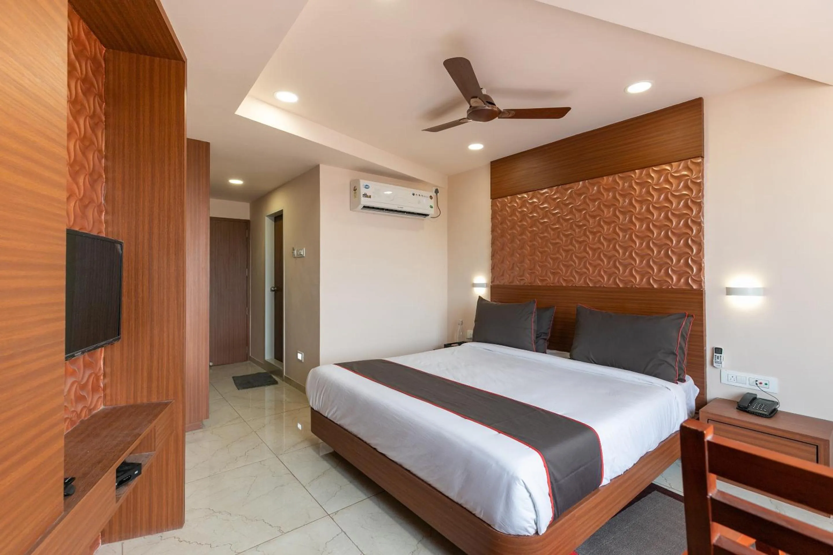 Bedroom, Bed in Super Collection O Simran Raghuveer Para