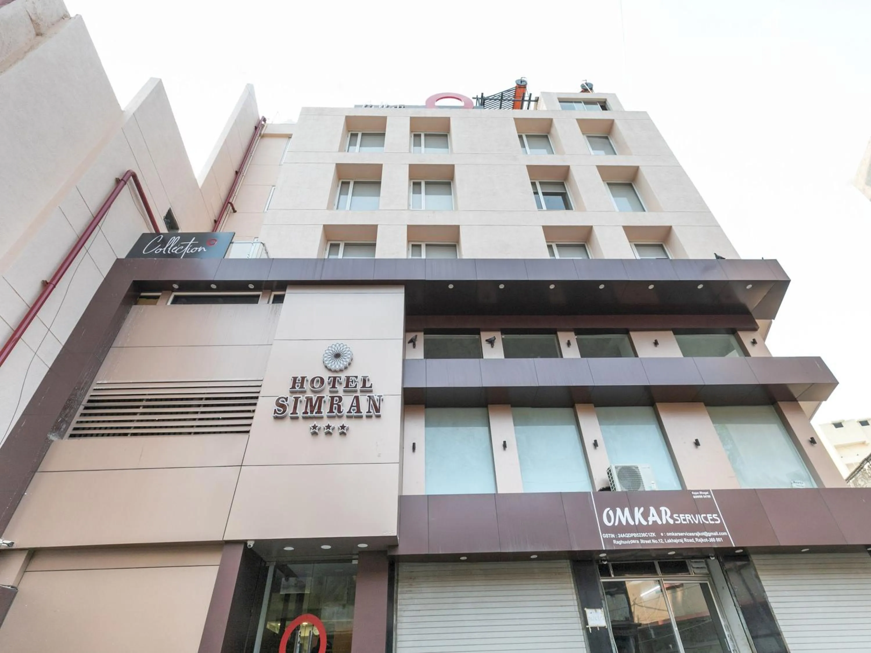 Facade/entrance in Super Collection O Simran Raghuveer Para