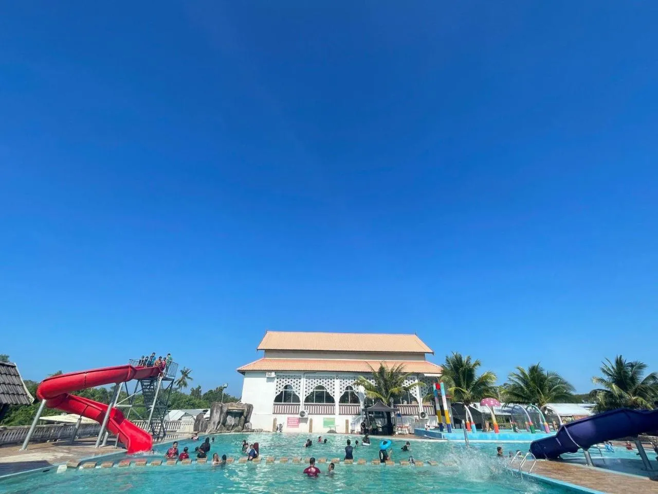 Swimming pool in Quinara Al-Safir Resort