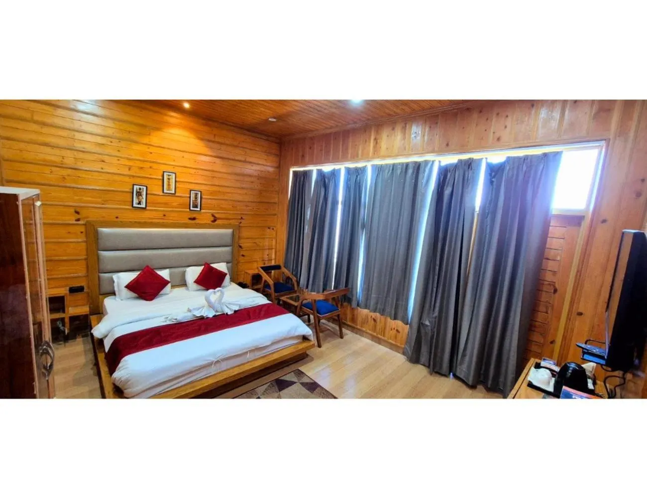 Deluxe Double Room with Balcony in The Royals Apricot Garden, Chamba