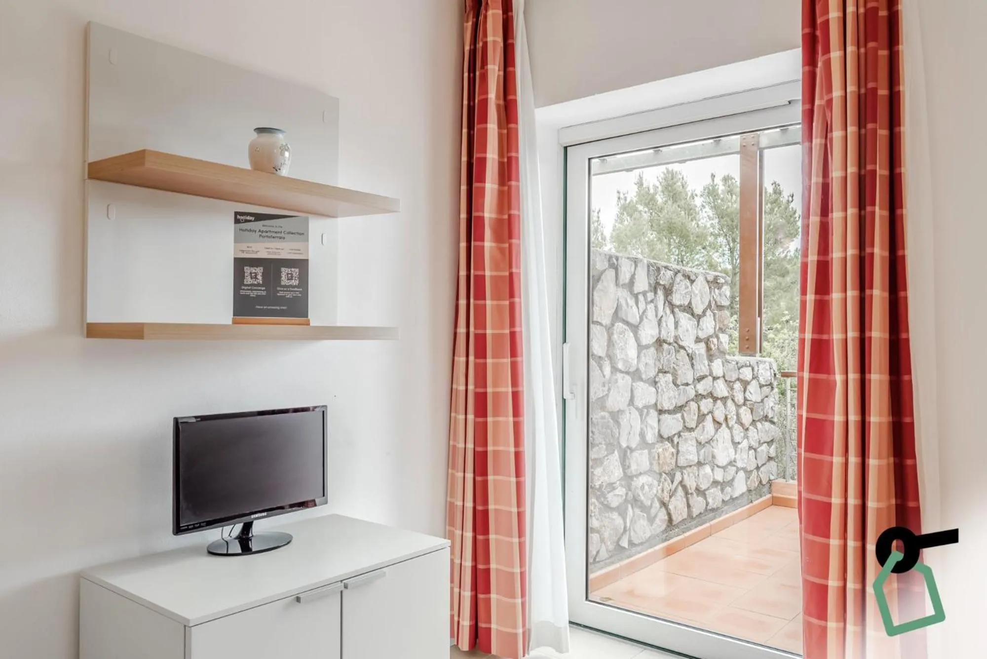 TV and multimedia in Hotiday Apartments Portoferraio