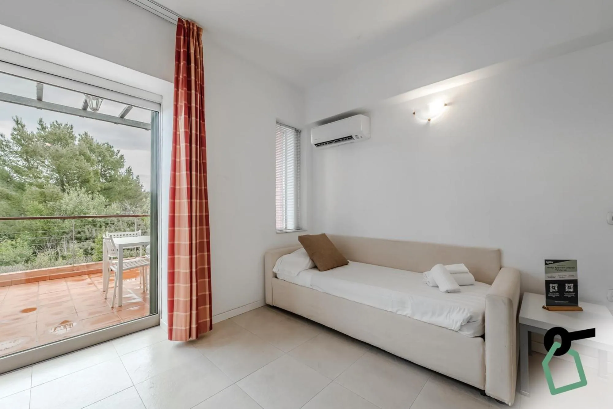 Living room, Bed in Hotiday Apartments Portoferraio