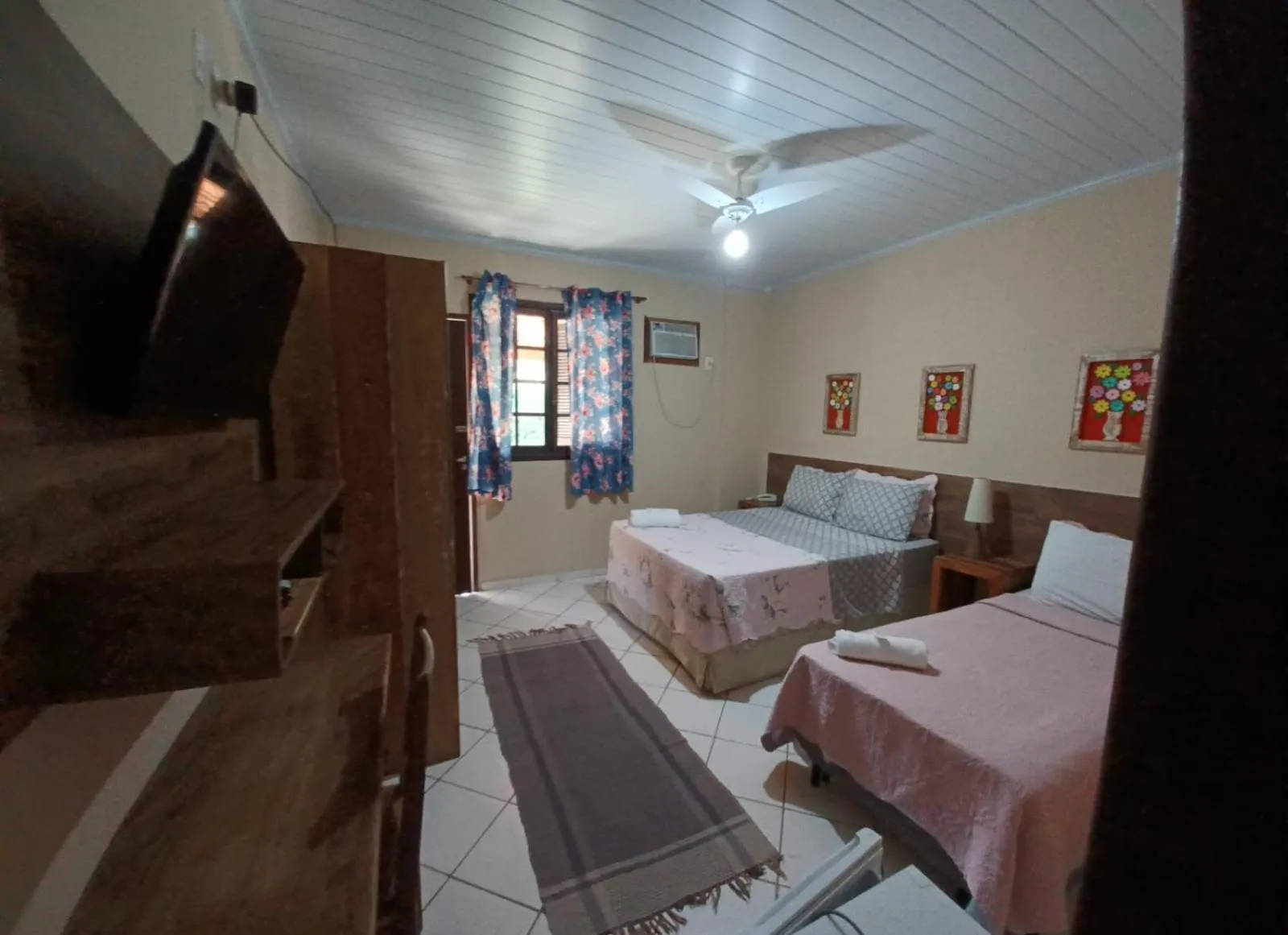 Photo of the whole room, Bed in Pousada Casa do Bosque