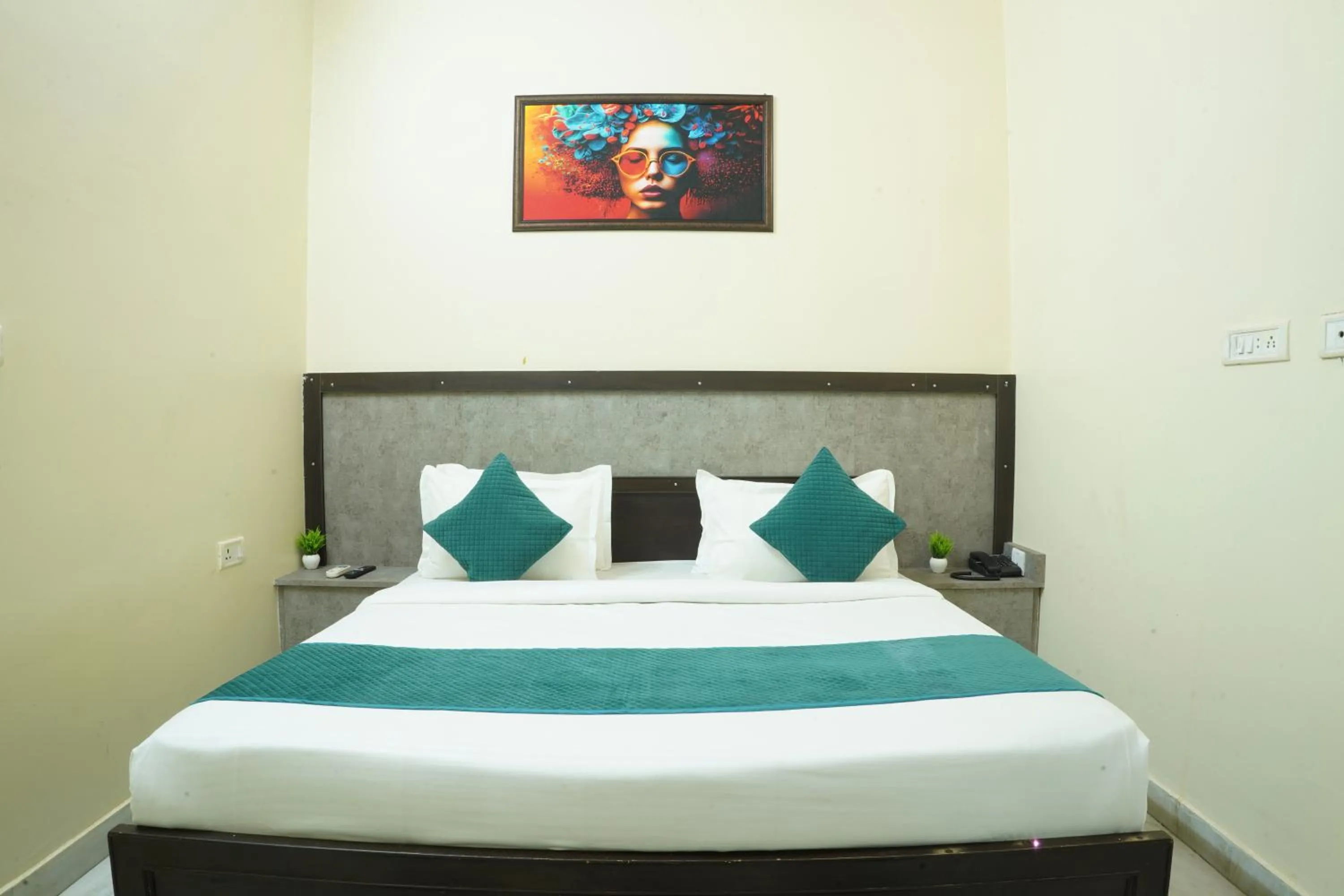 Bed in Hotel Silver Stay