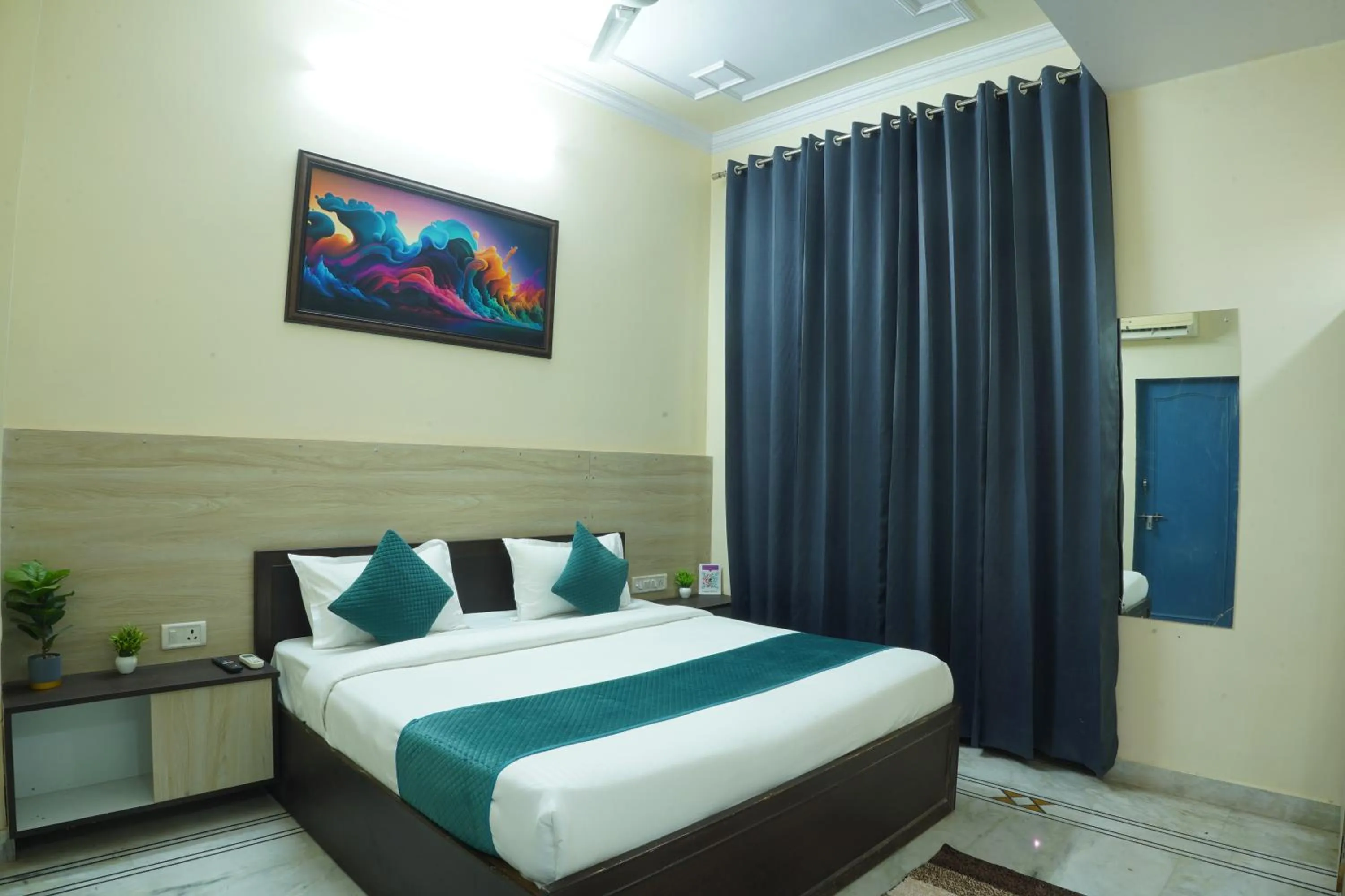 Photo of the whole room, Bed in Hotel Silver Stay