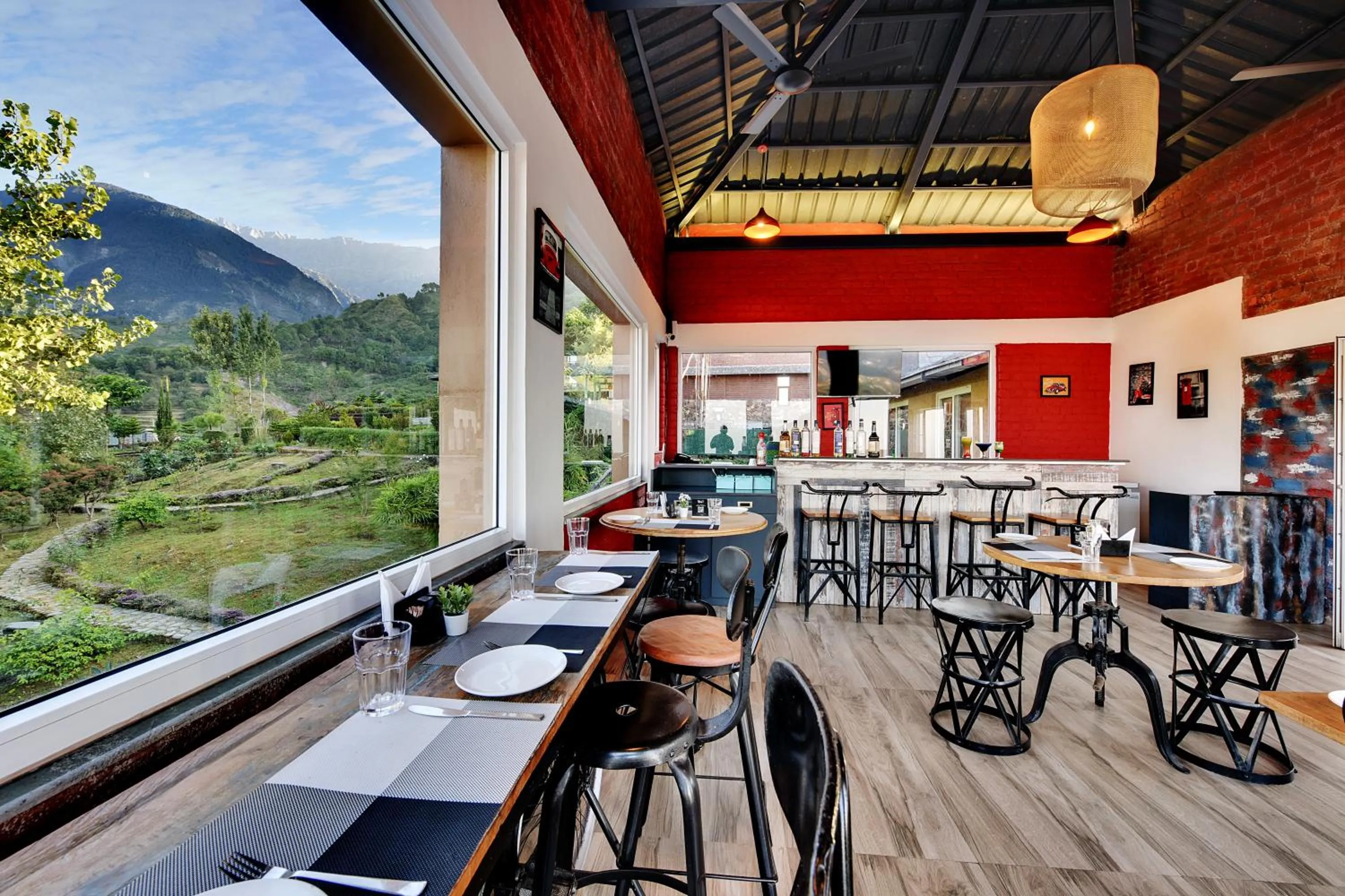 Lounge or bar in Tiaraa Jujurana Resort & Spa