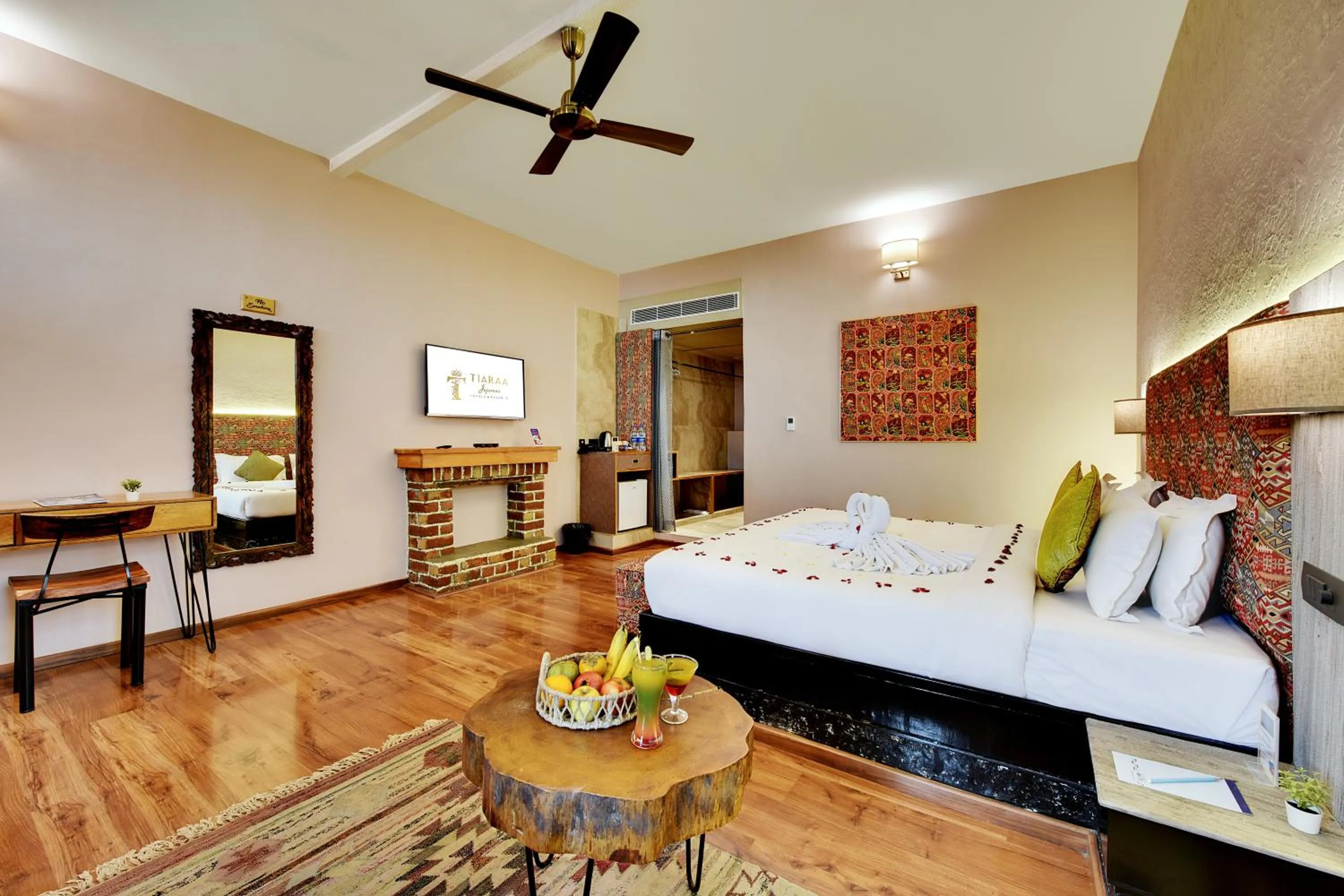 Bed in Tiaraa Jujurana Resort & Spa