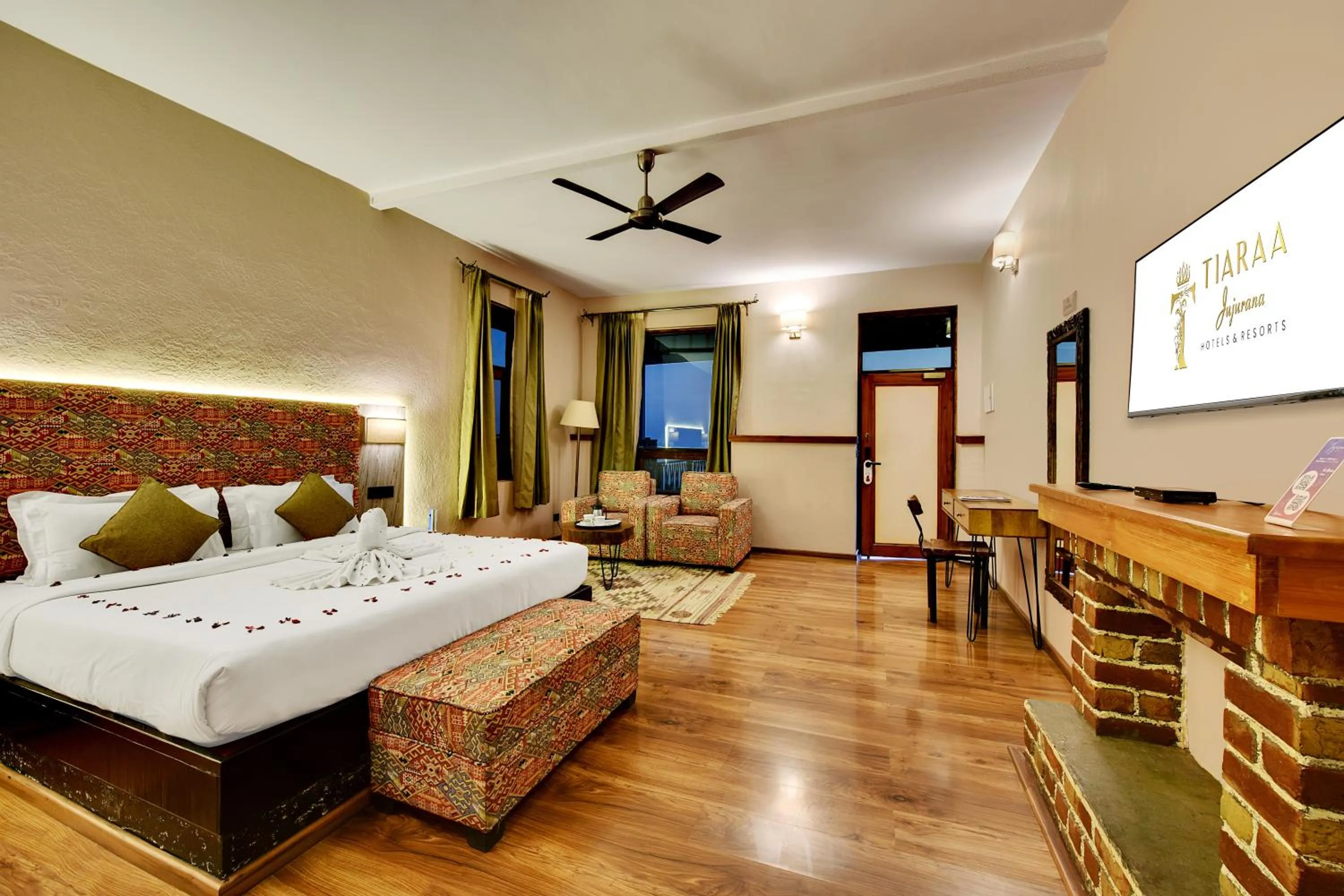 Bed in Tiaraa Jujurana Resort & Spa