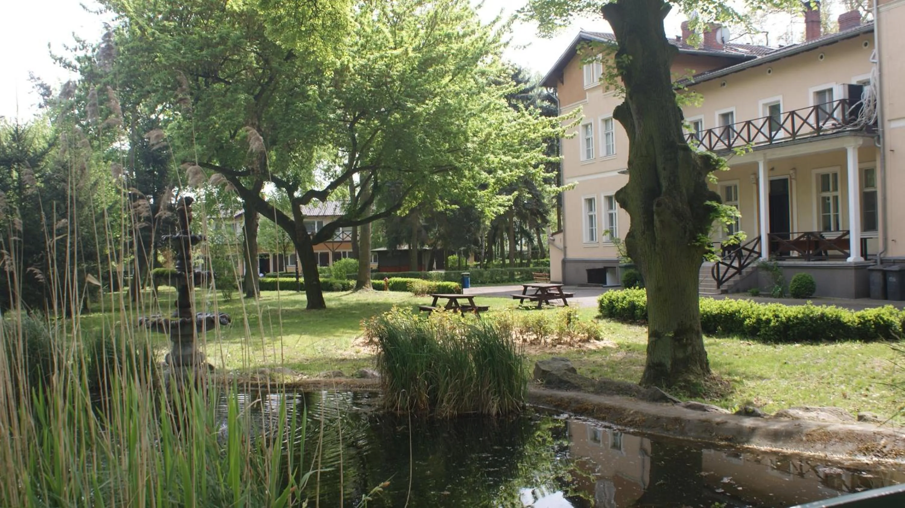 Property building in Dworek Brodowo Restauracja Hotel Przyjęcia
