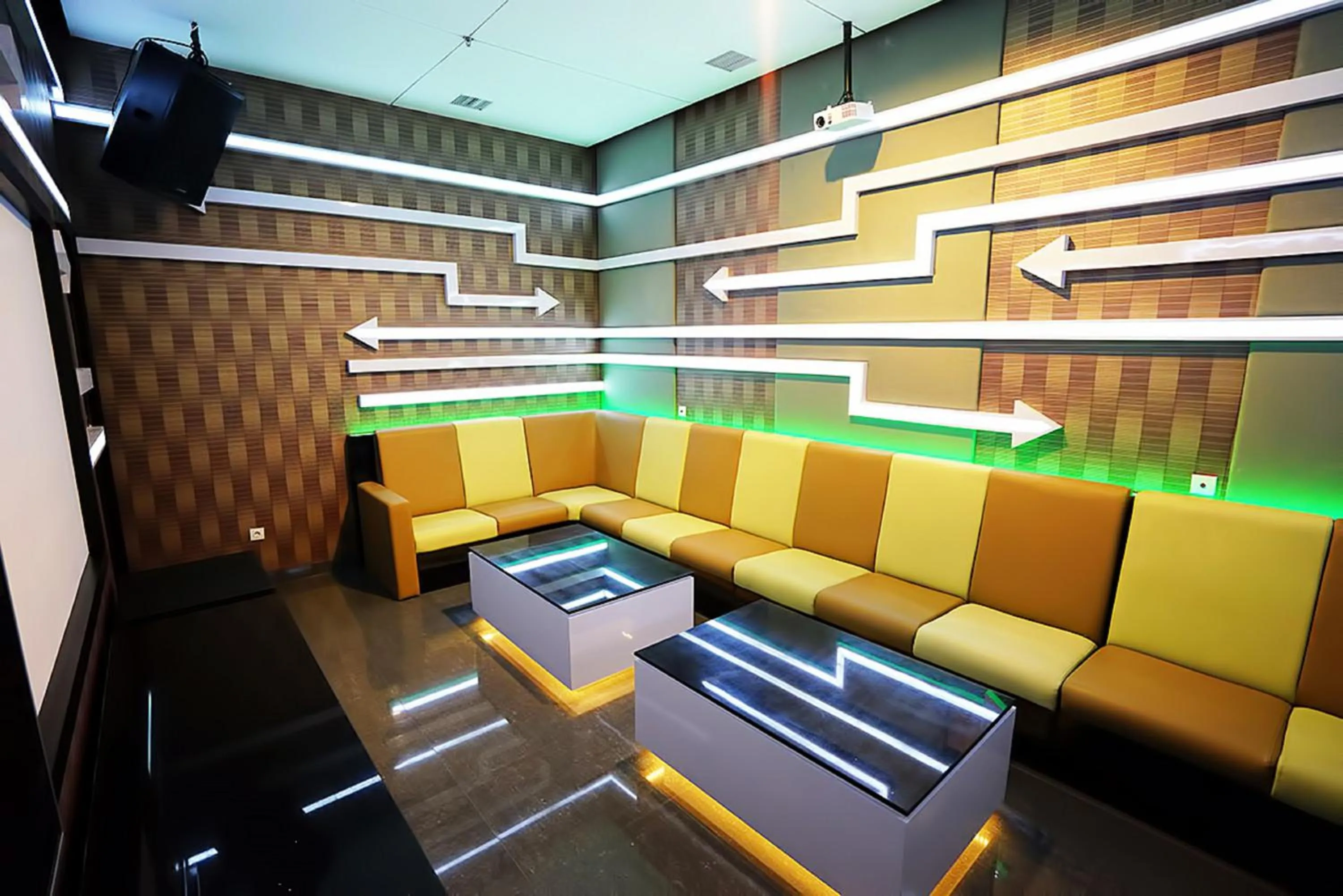 Area and facilities in De'Rain Hotel Bandung