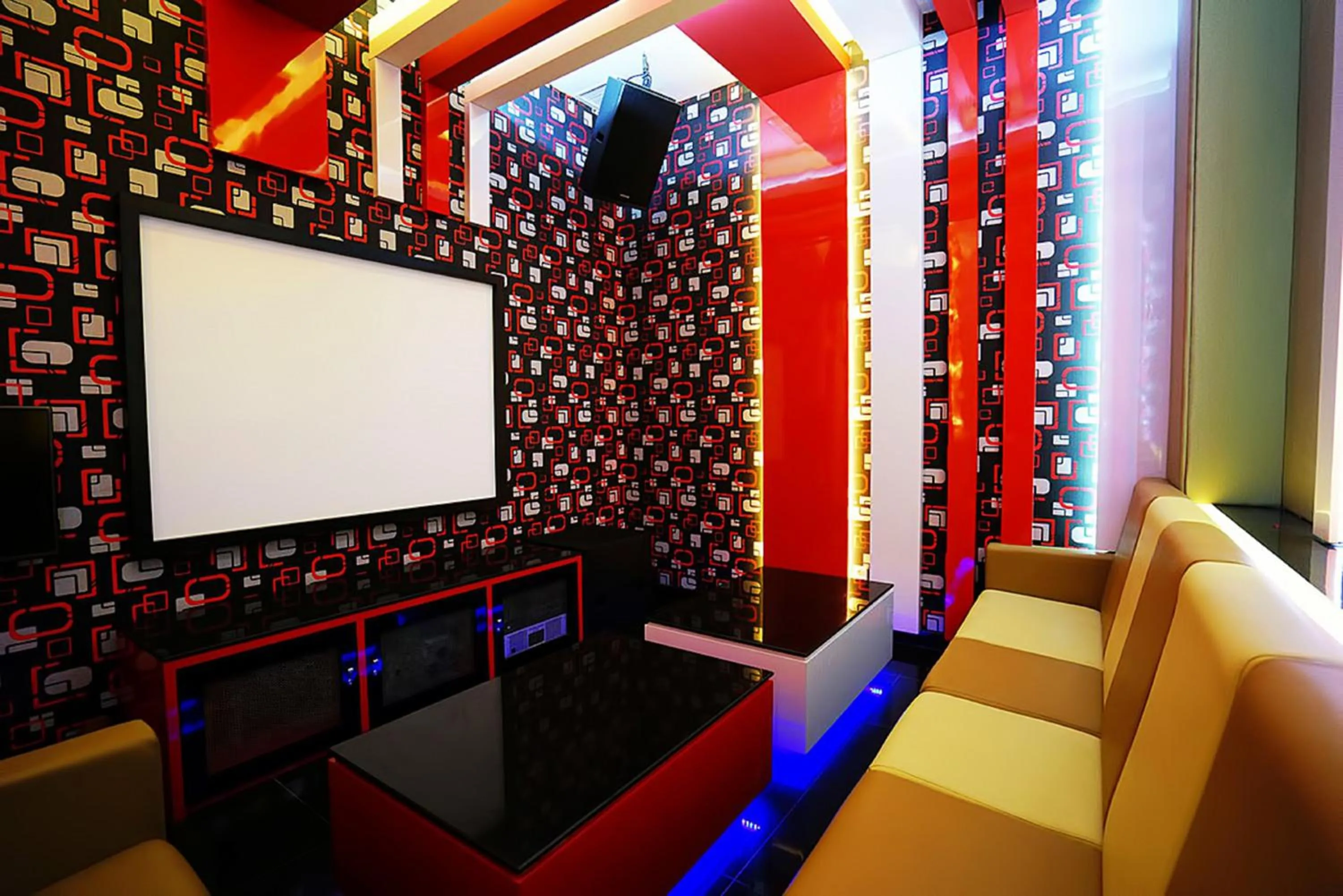 Area and facilities in De'Rain Hotel Bandung