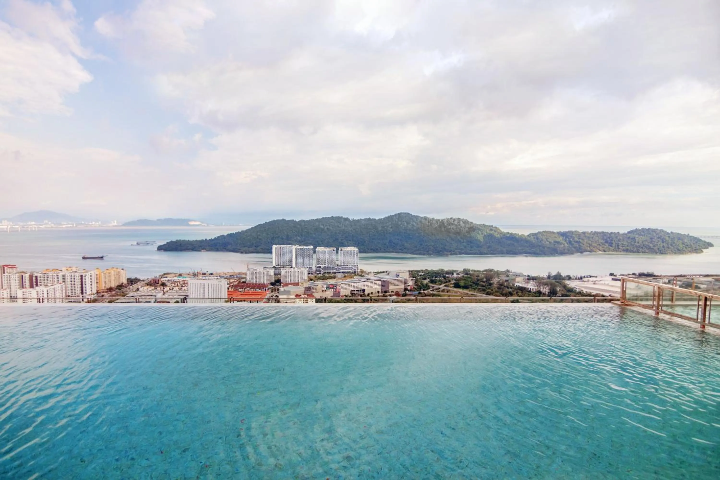 Swimming pool in Iconic Regency by Stellar ALV