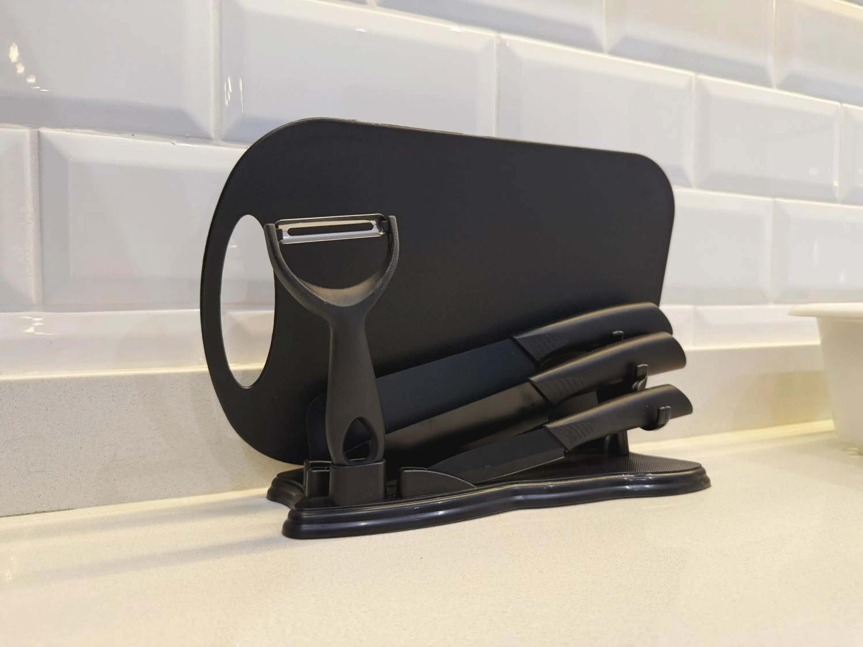 Kitchen or kitchenette in Iconic Regency by Stellar ALV