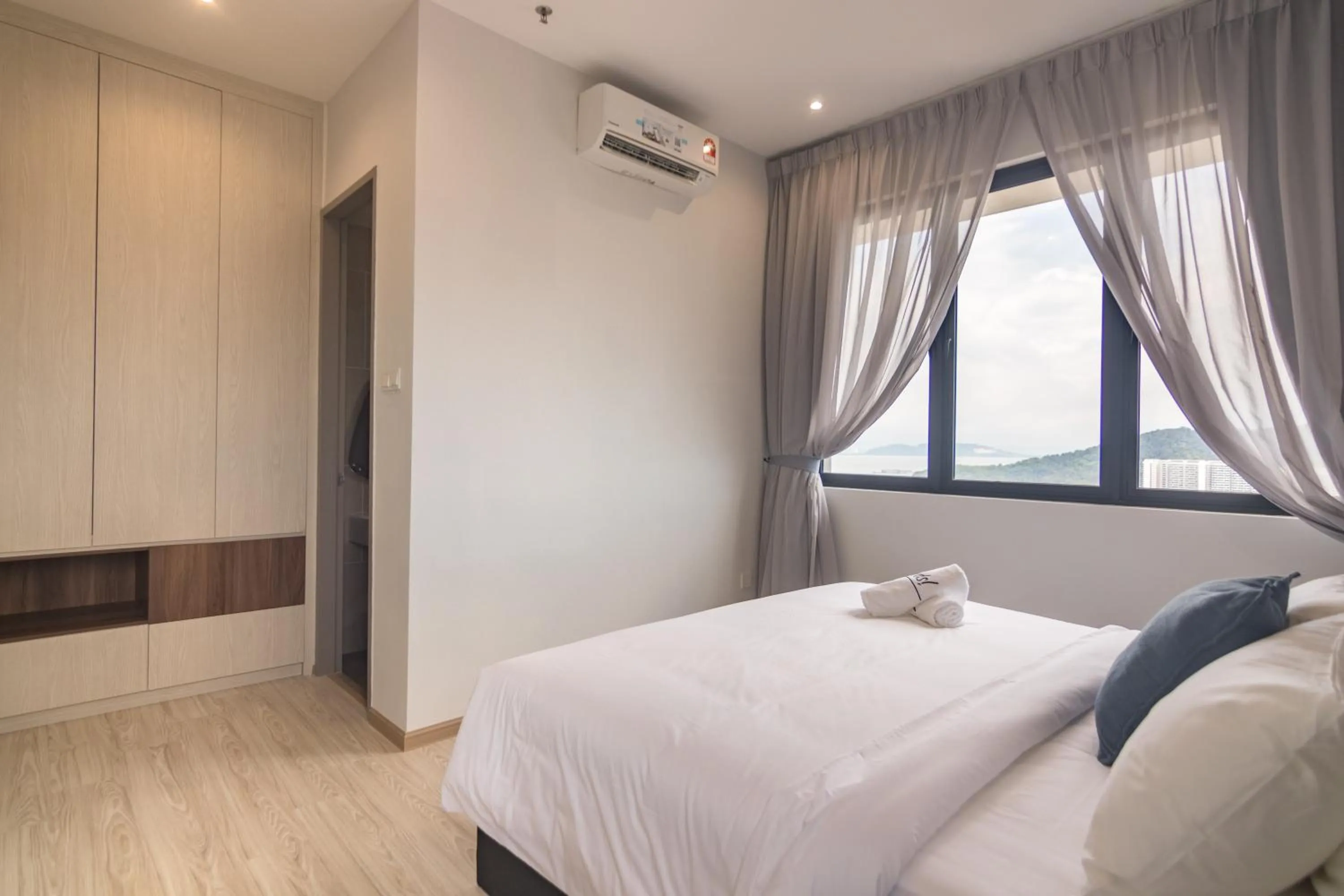 Bed in Iconic Regency by Stellar ALV