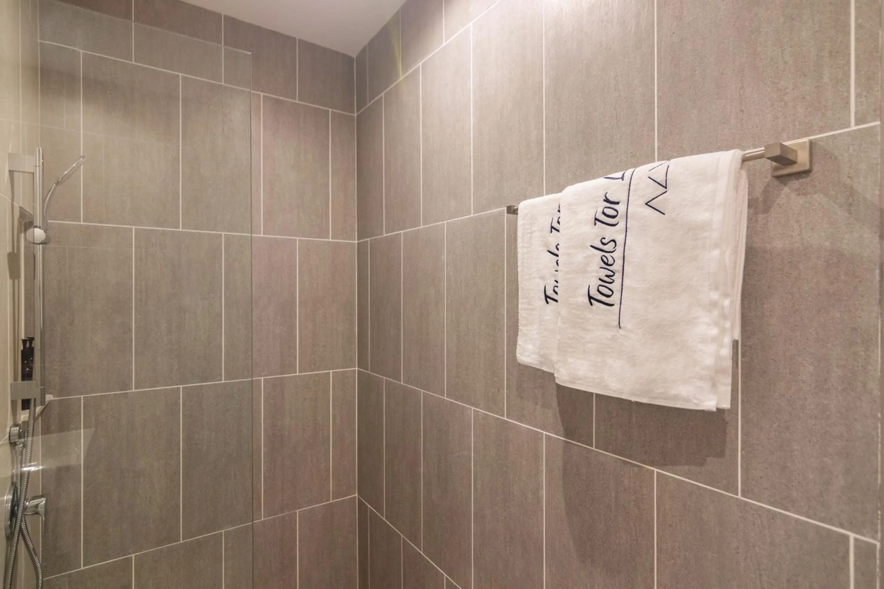 towels in Iconic Regency by Stellar ALV